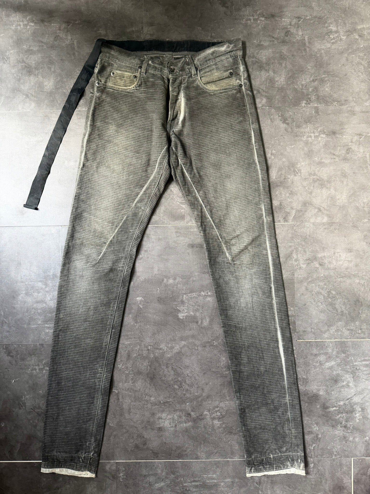 S/S 09 „STRUTTER“ Hog Wash Grosgrain Detroit Cut Jeans IT30