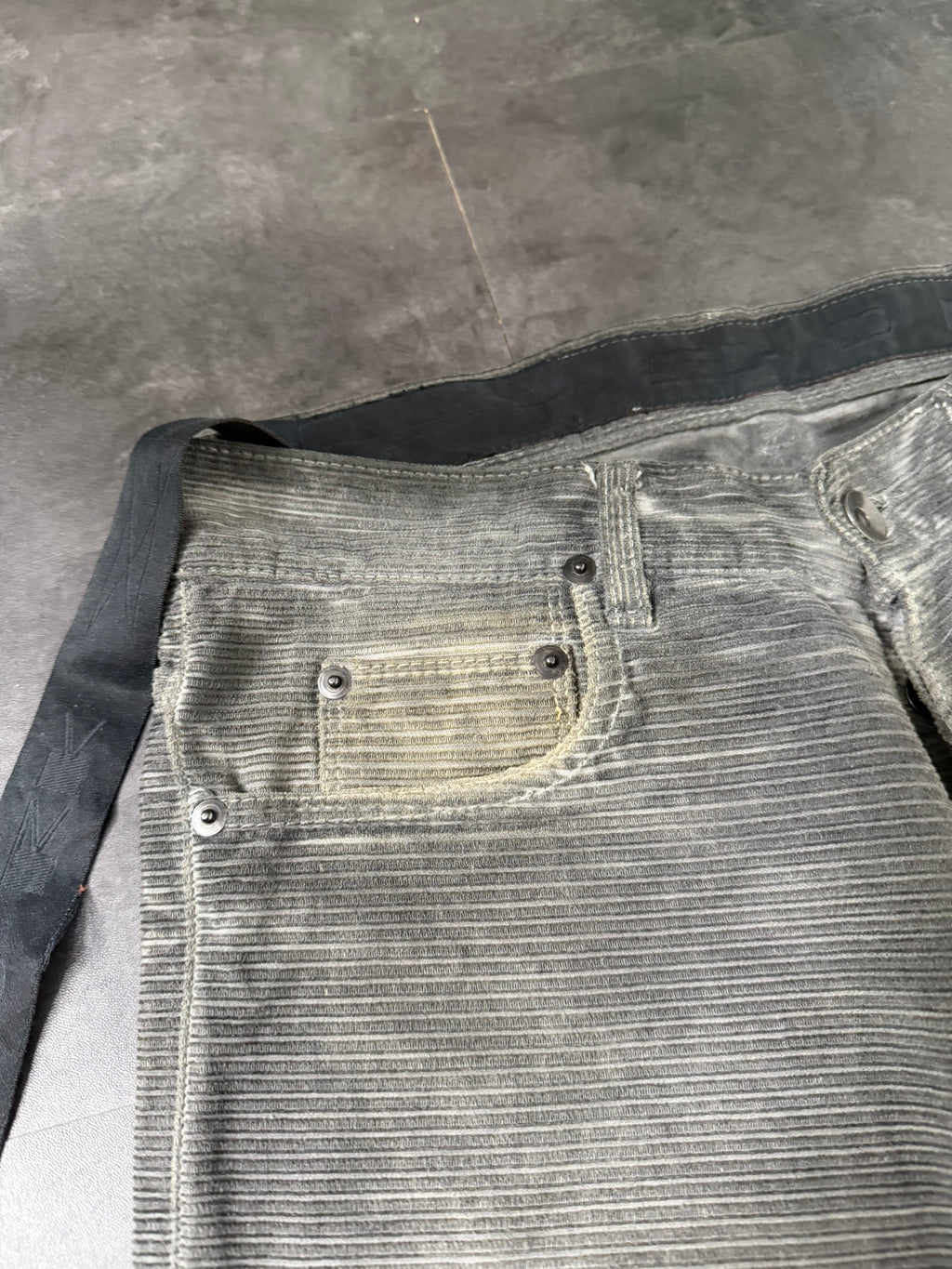 S/S 09 „STRUTTER“ Hog Wash Grosgrain Detroit Cut Jeans IT30
