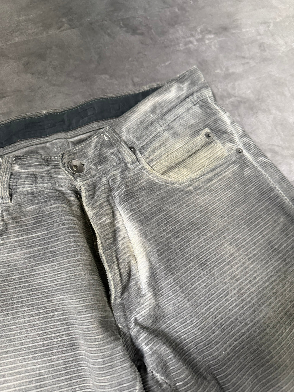 S/S 09 „STRUTTER“ Hog Wash Grosgrain Detroit Cut Jeans IT30