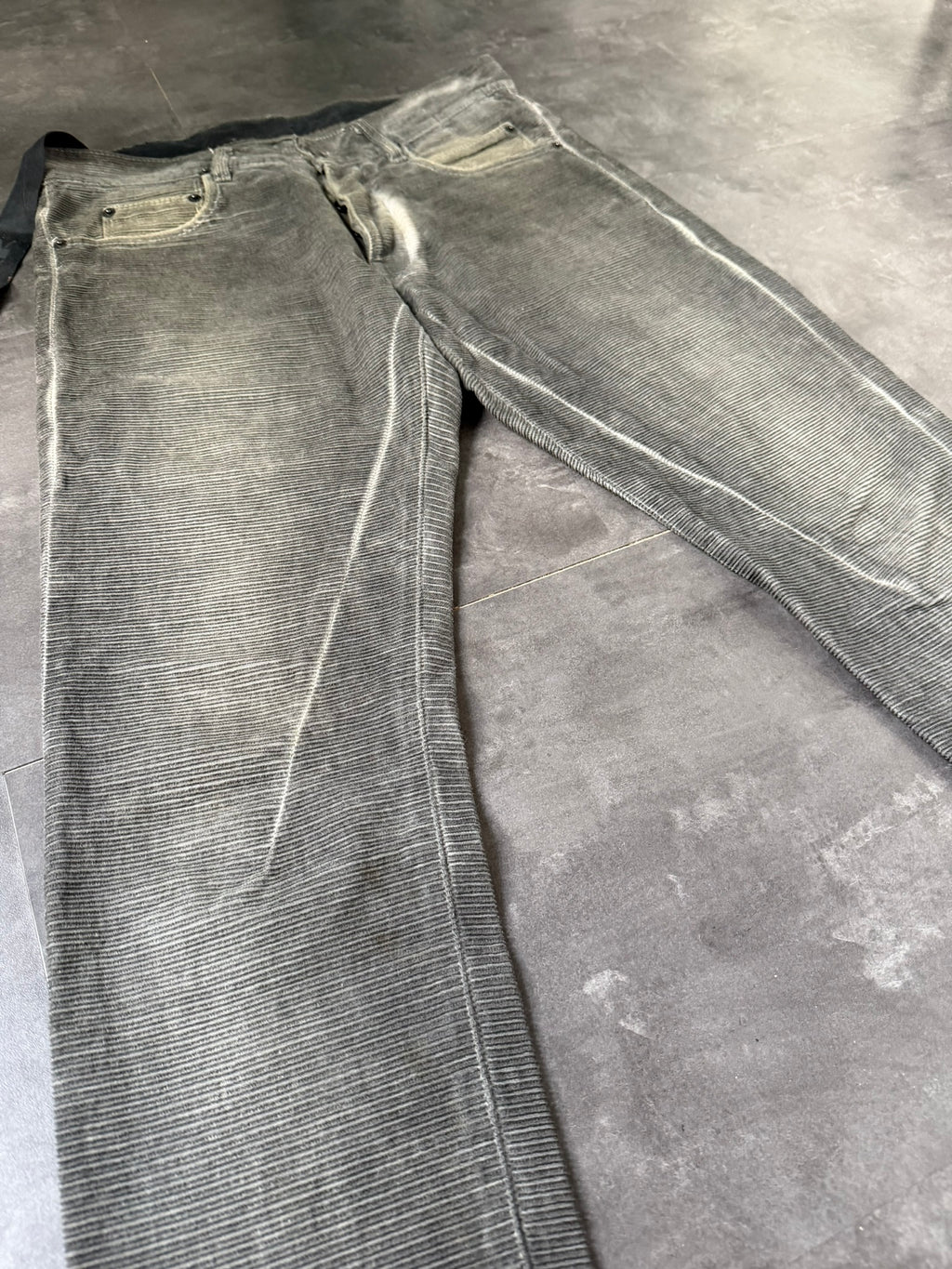 S/S 09 „STRUTTER“ Hog Wash Grosgrain Detroit Cut Jeans IT30
