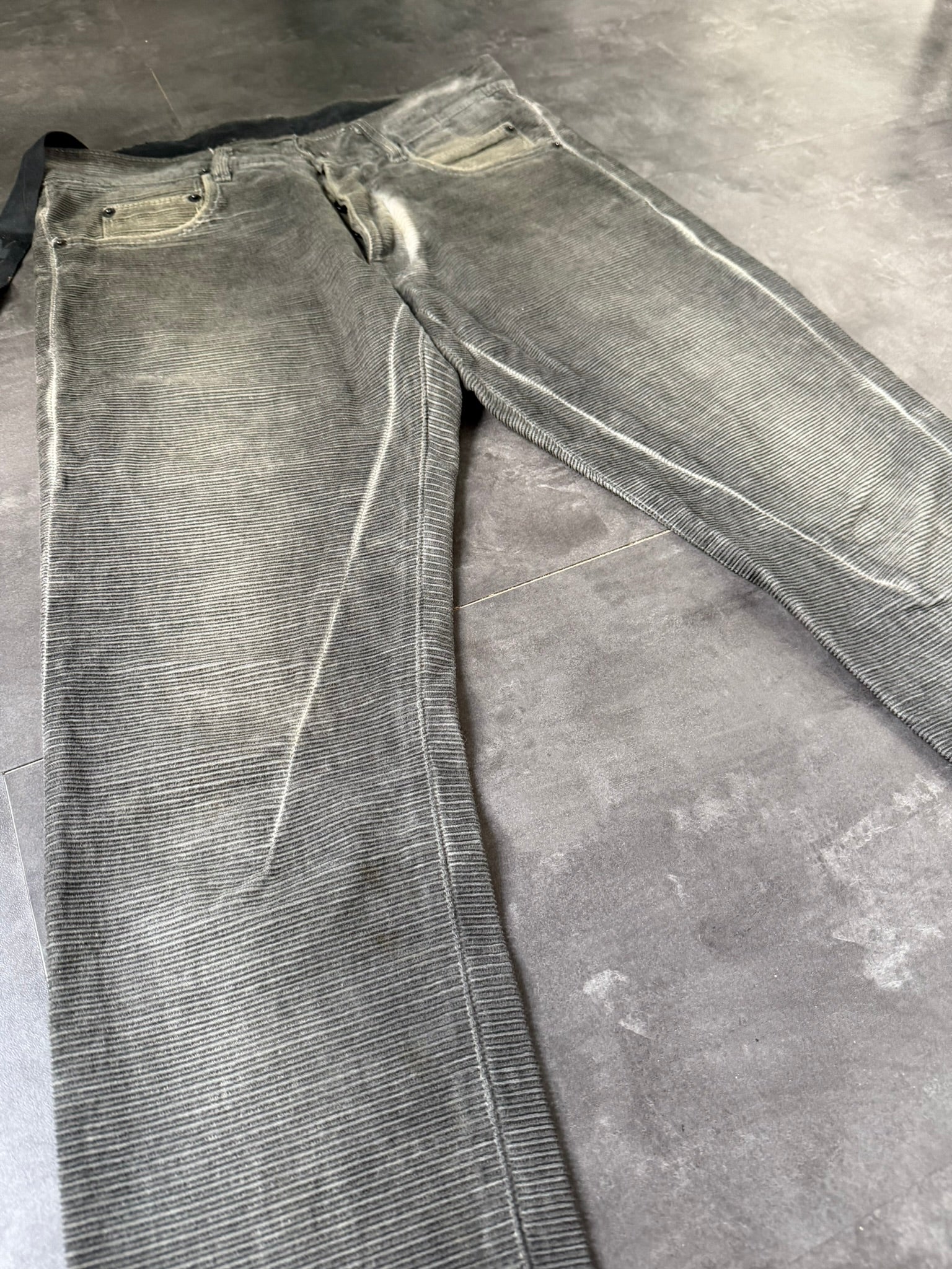 S/S 09 „STRUTTER“ Hog Wash Grosgrain Detroit Cut Jeans IT30