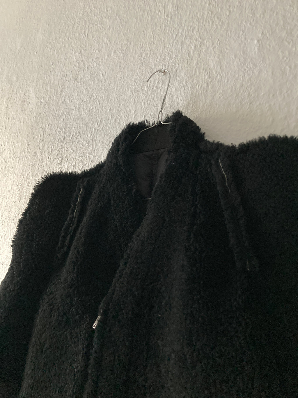 F/W 19 "LARRY" Runway Zionic Cropped Shearling Down Puffer Jacket in Black