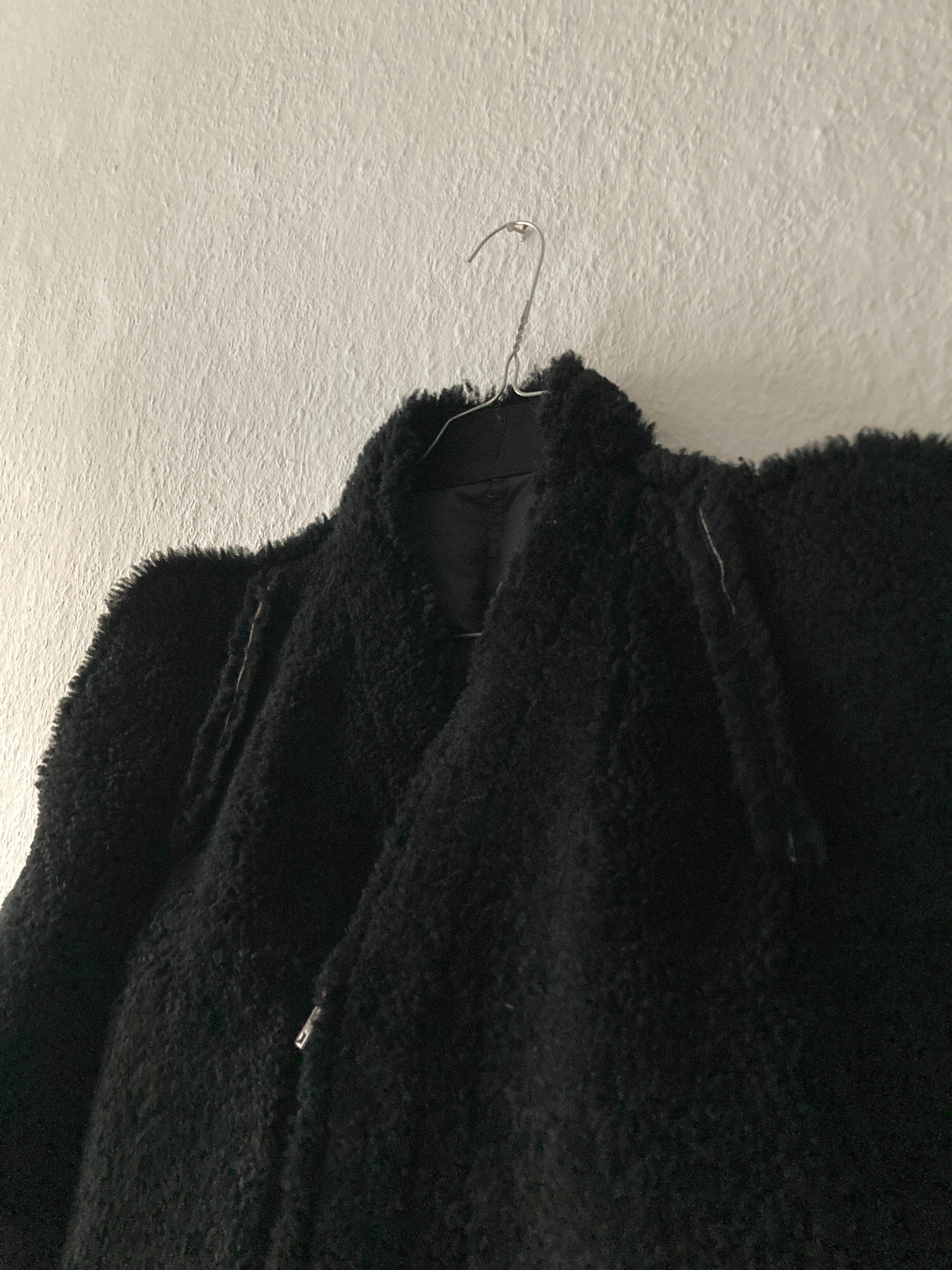 F/W 19 "LARRY" Runway Zionic Cropped Shearling Down Puffer Jacket in Black