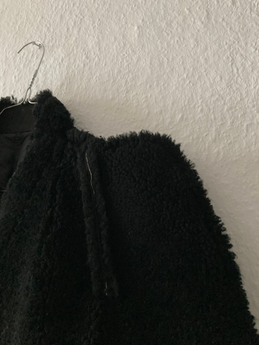 F/W 19 "LARRY" Runway Zionic Cropped Shearling Down Puffer Jacket in Black