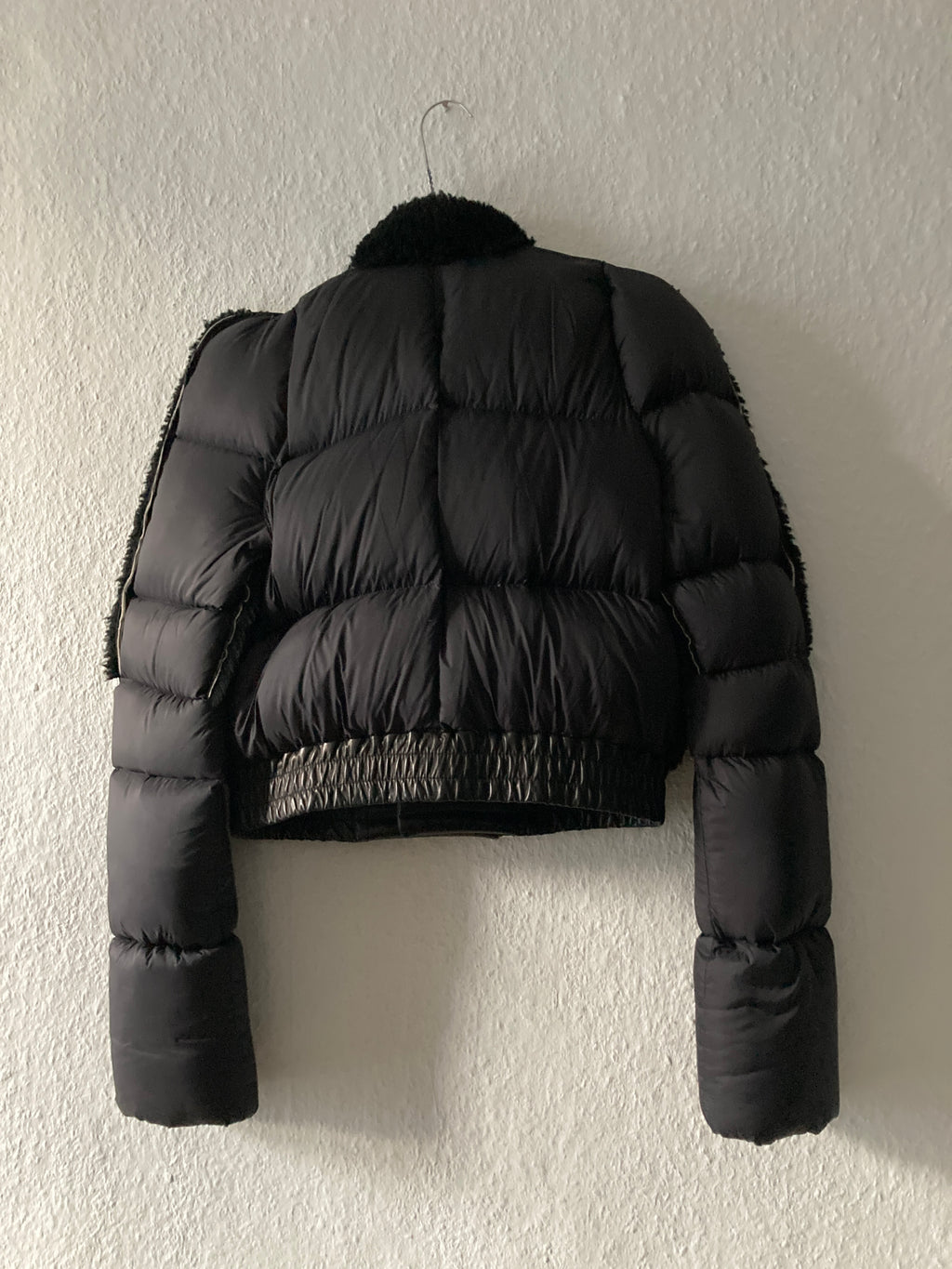 F/W 19 "LARRY" Runway Zionic Cropped Shearling Down Puffer Jacket in Black