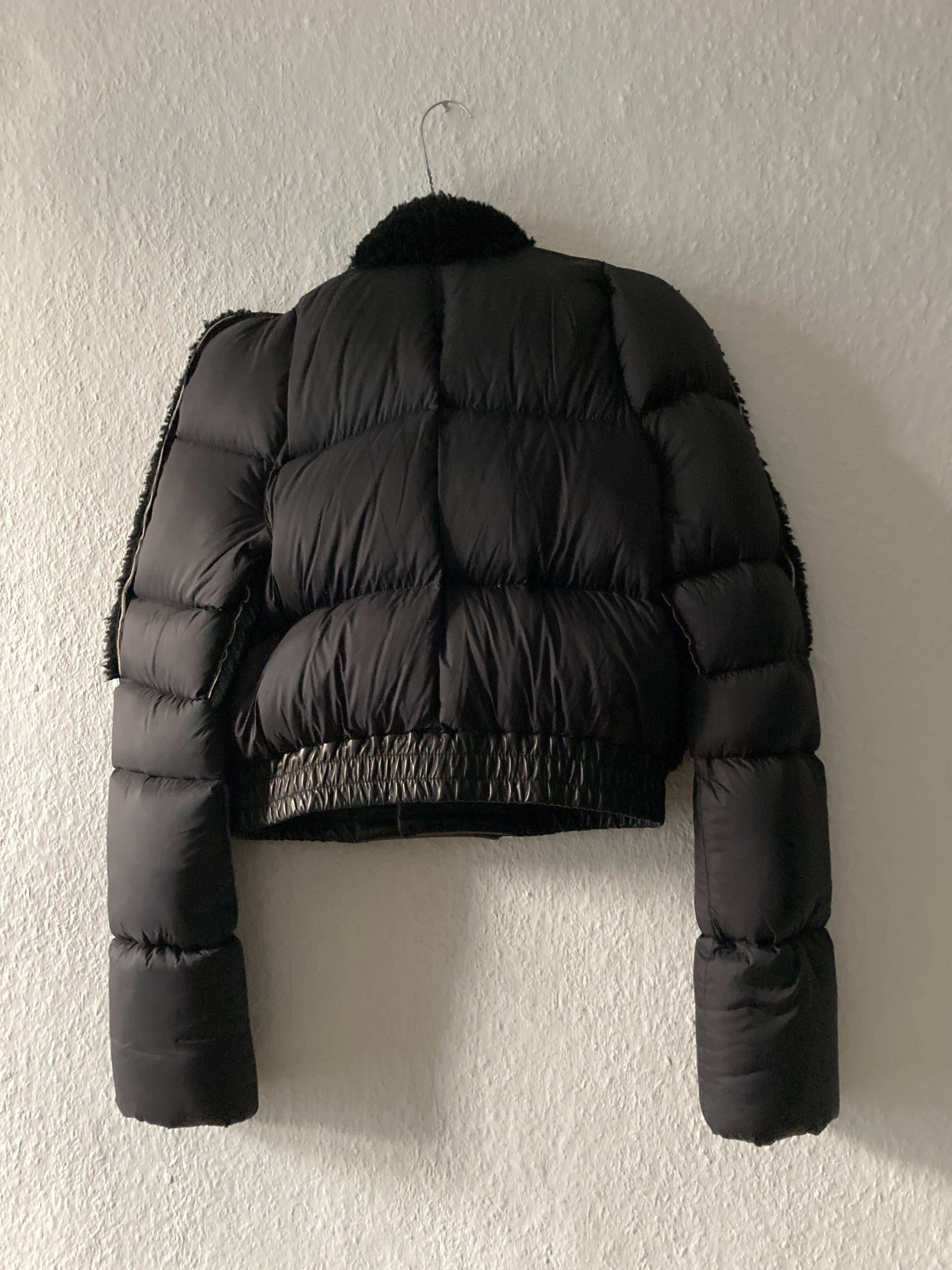 F/W 19 "LARRY" Runway Zionic Cropped Shearling Down Puffer Jacket in Black