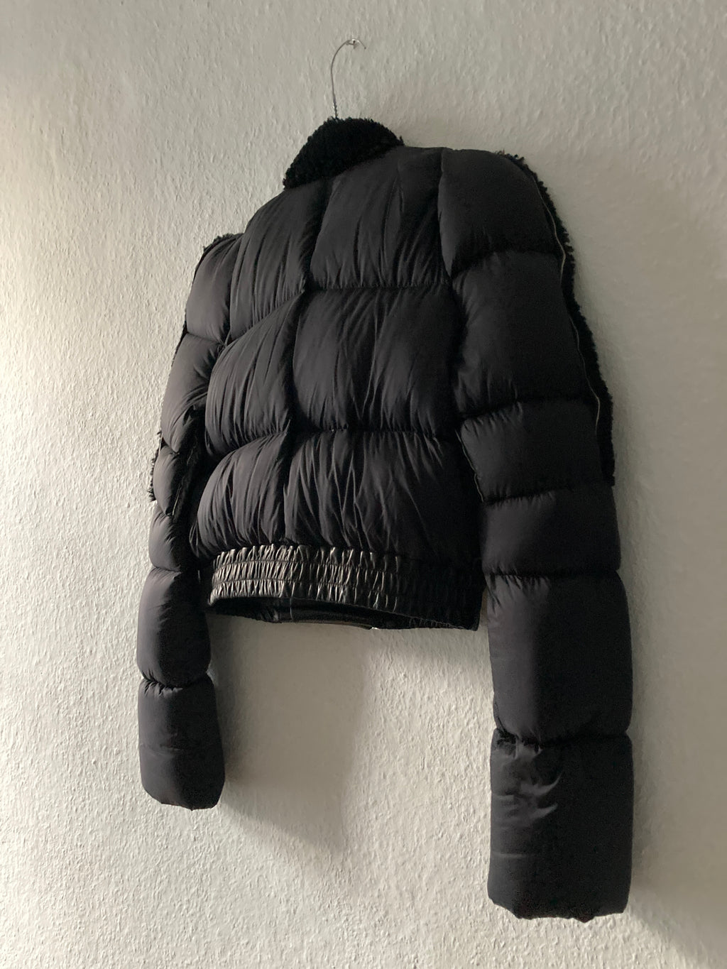 F/W 19 "LARRY" Runway Zionic Cropped Shearling Down Puffer Jacket in Black