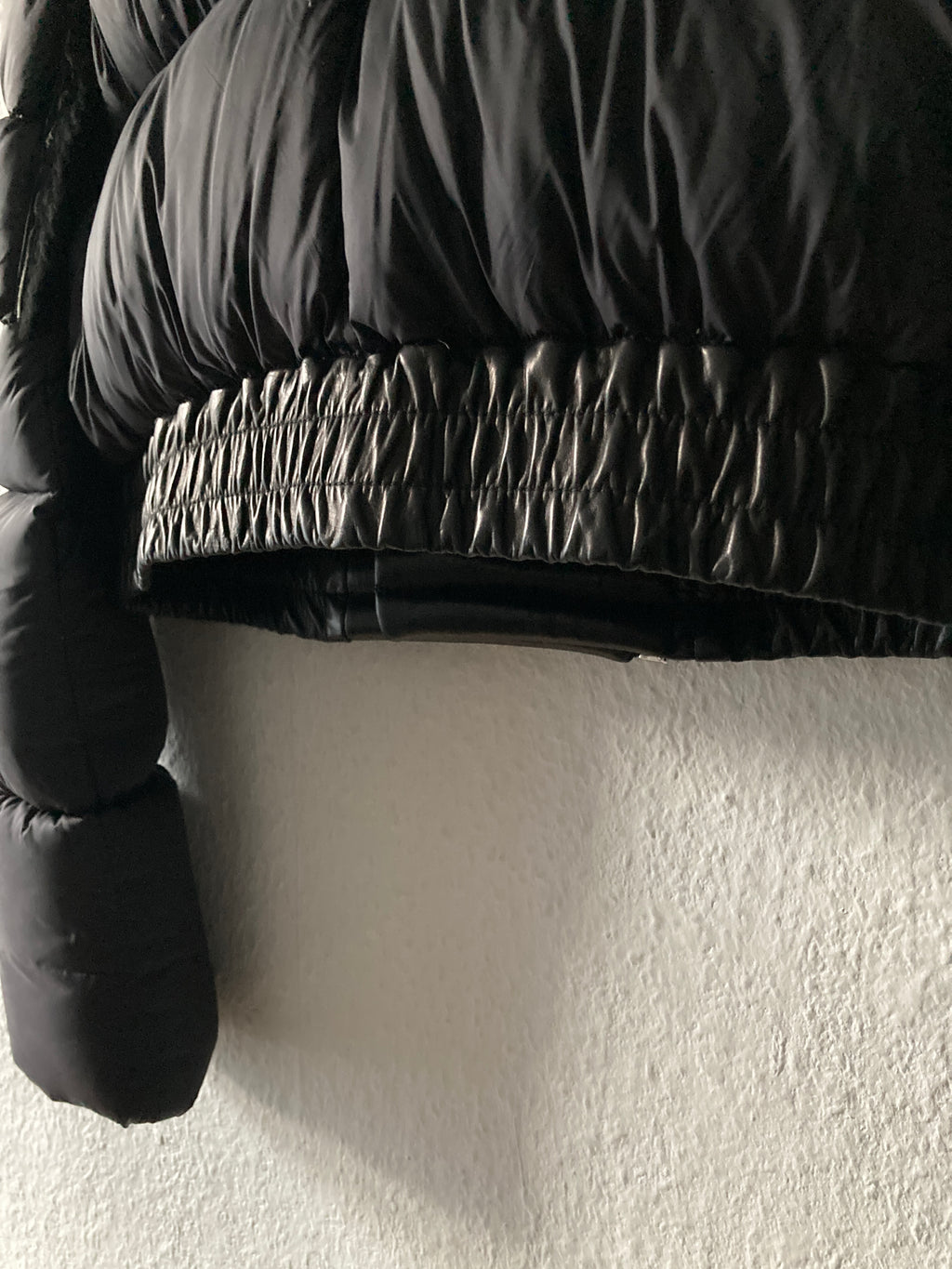 F/W 19 "LARRY" Runway Zionic Cropped Shearling Down Puffer Jacket in Black