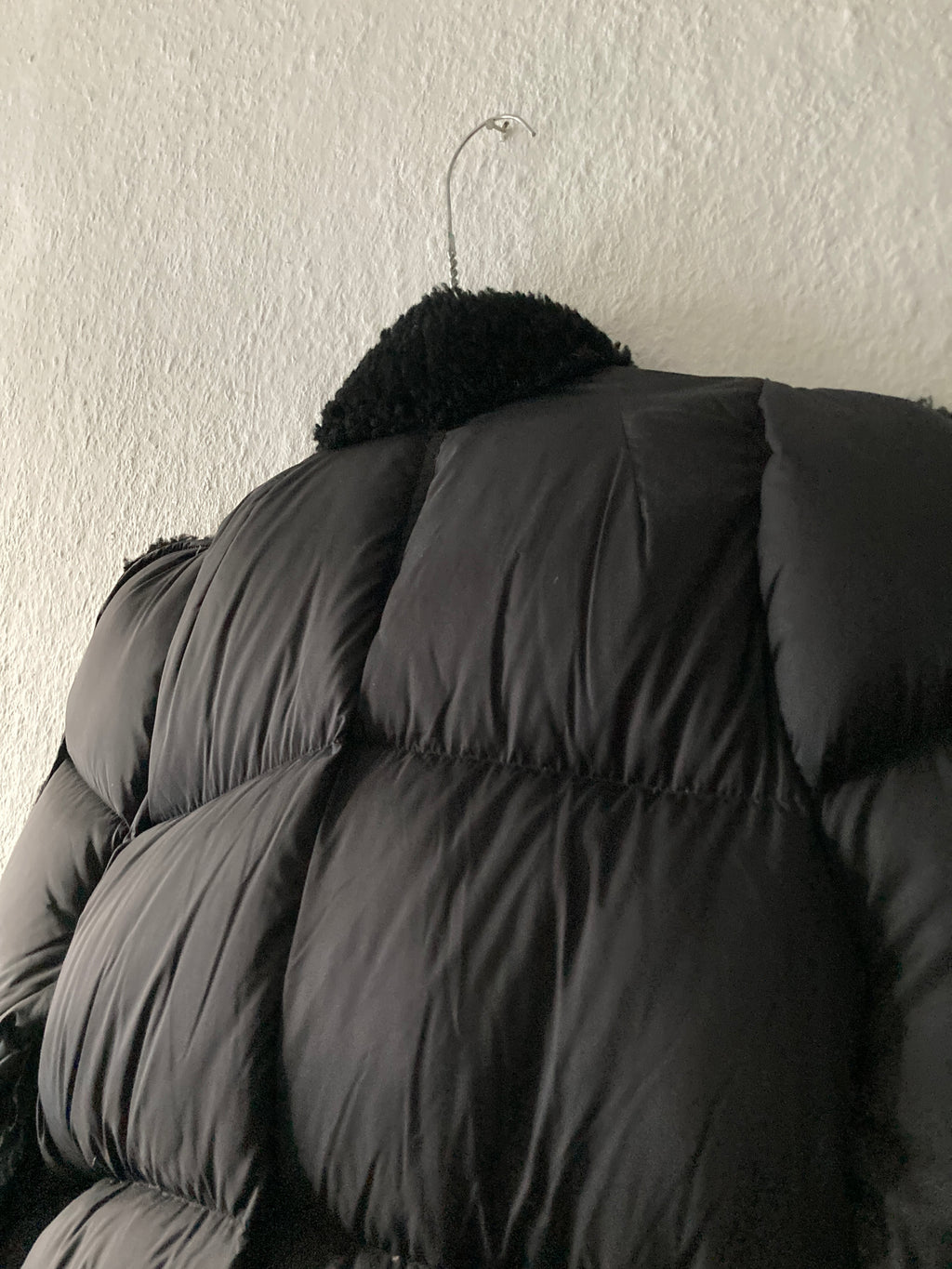 F/W 19 "LARRY" Runway Zionic Cropped Shearling Down Puffer Jacket in Black