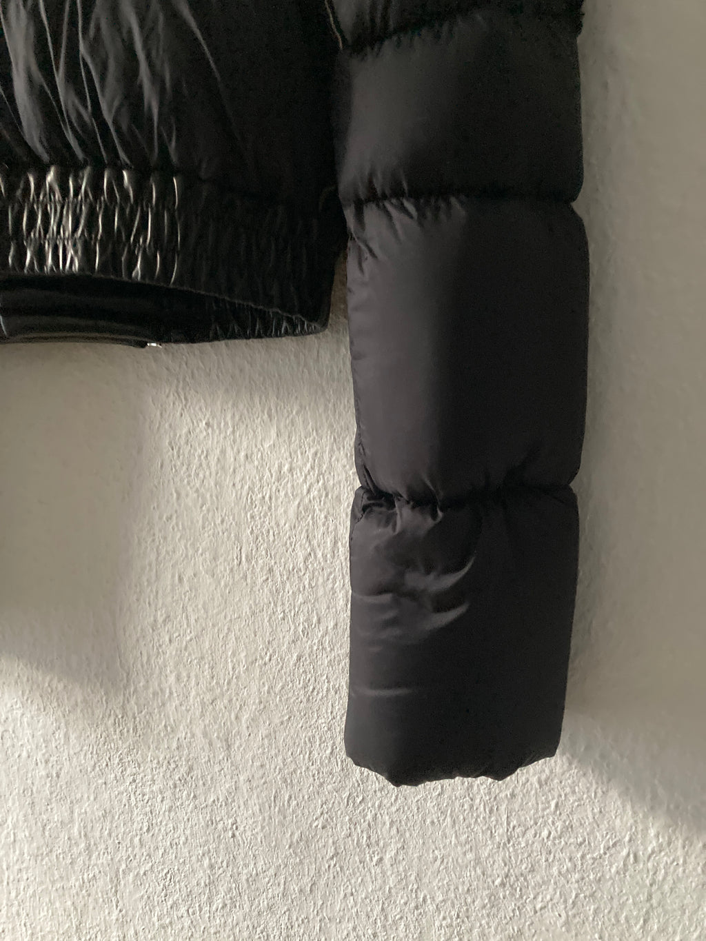 F/W 19 "LARRY" Runway Zionic Cropped Shearling Down Puffer Jacket in Black