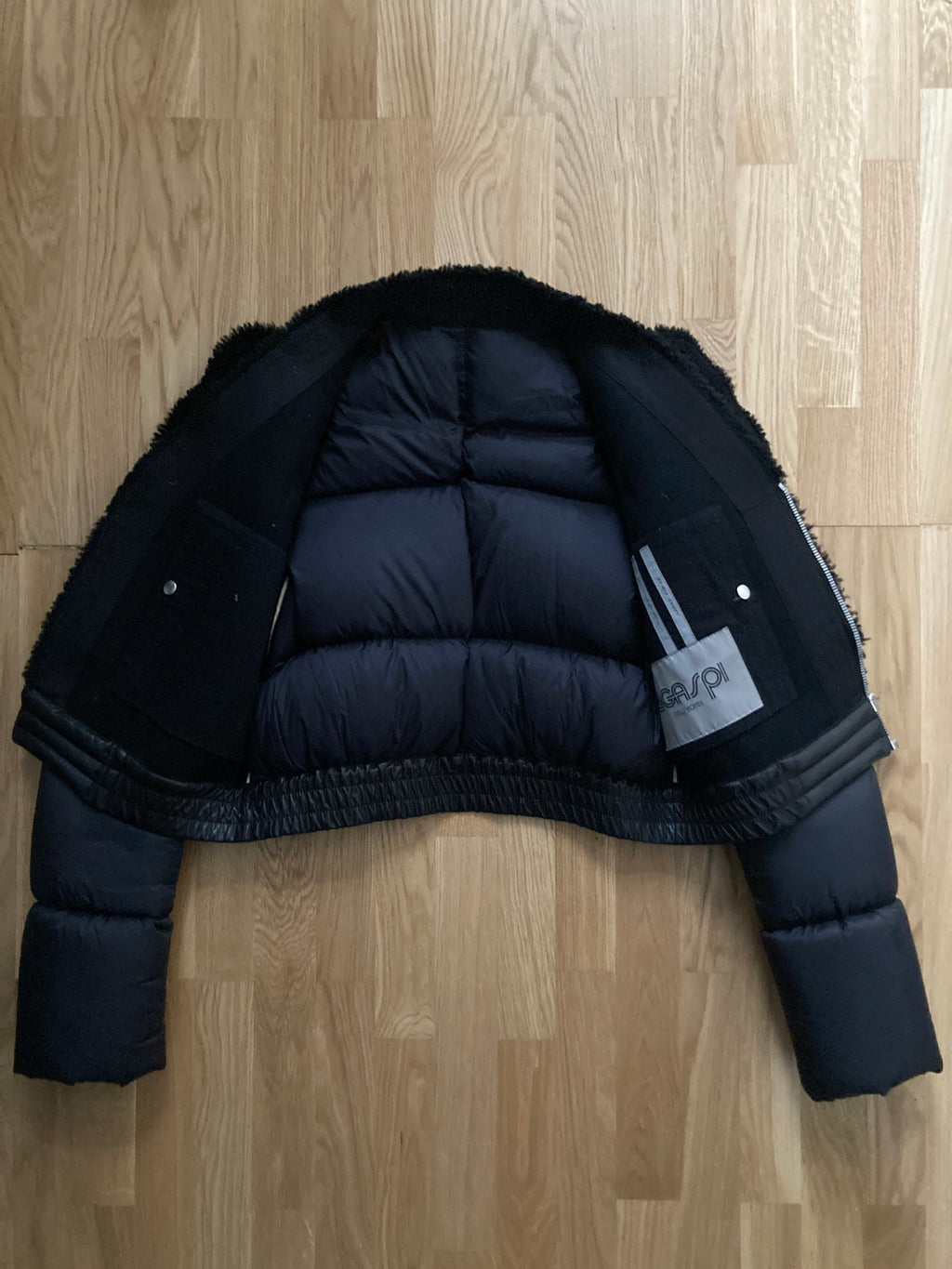 F/W 19 "LARRY" Runway Zionic Cropped Shearling Down Puffer Jacket in Black