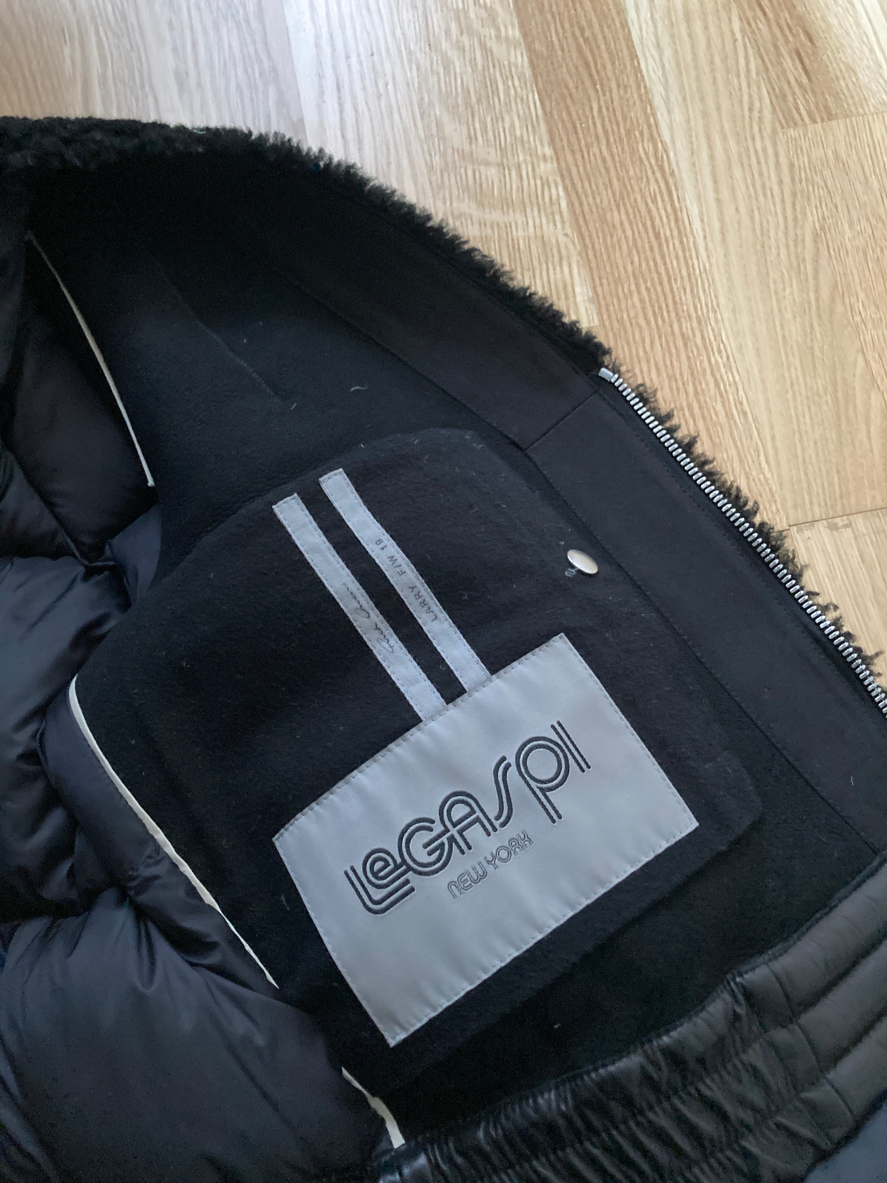 F/W 19 "LARRY" Runway Zionic Cropped Shearling Down Puffer Jacket in Black