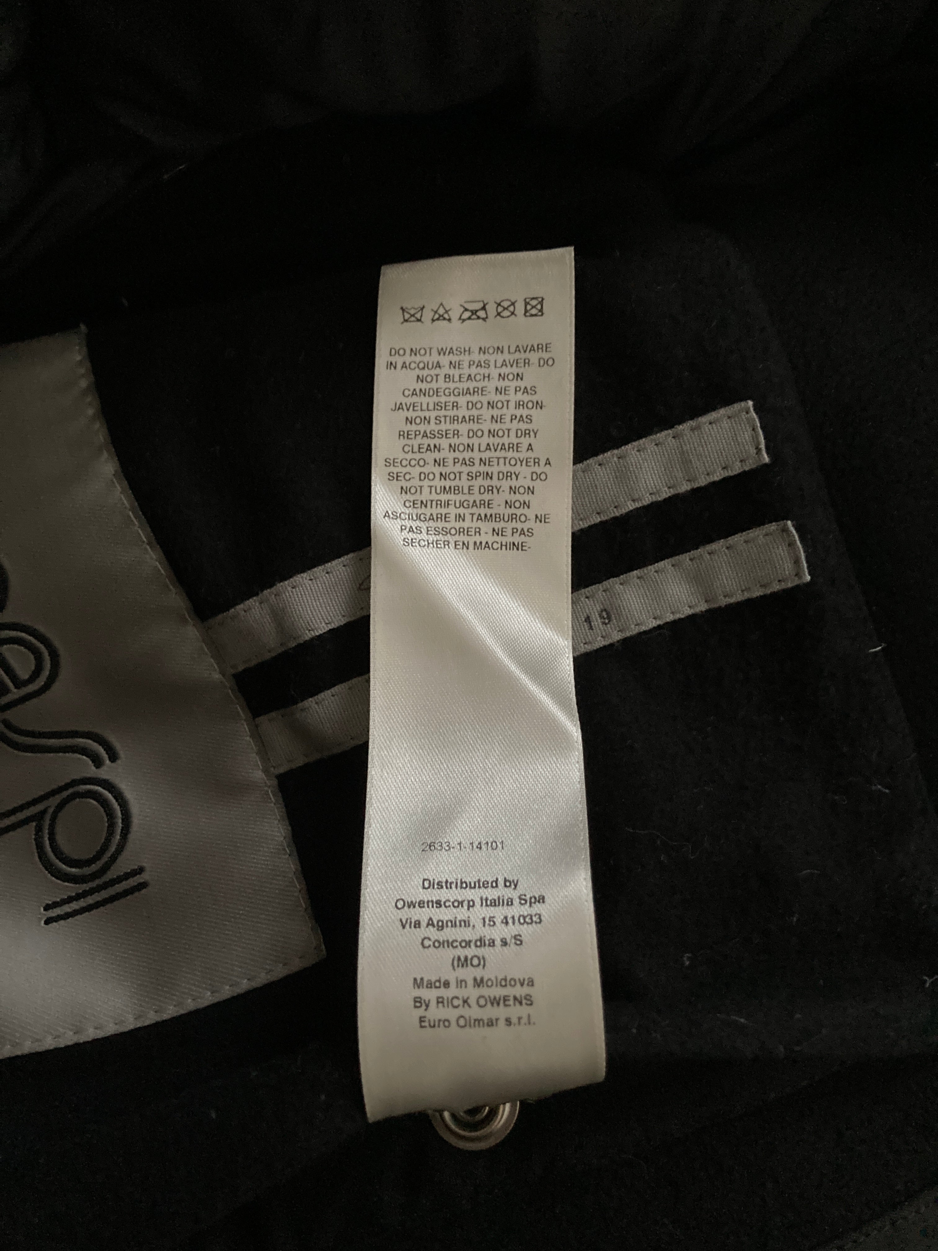 F/W 19 "LARRY" Runway Zionic Cropped Shearling Down Puffer Jacket in Black