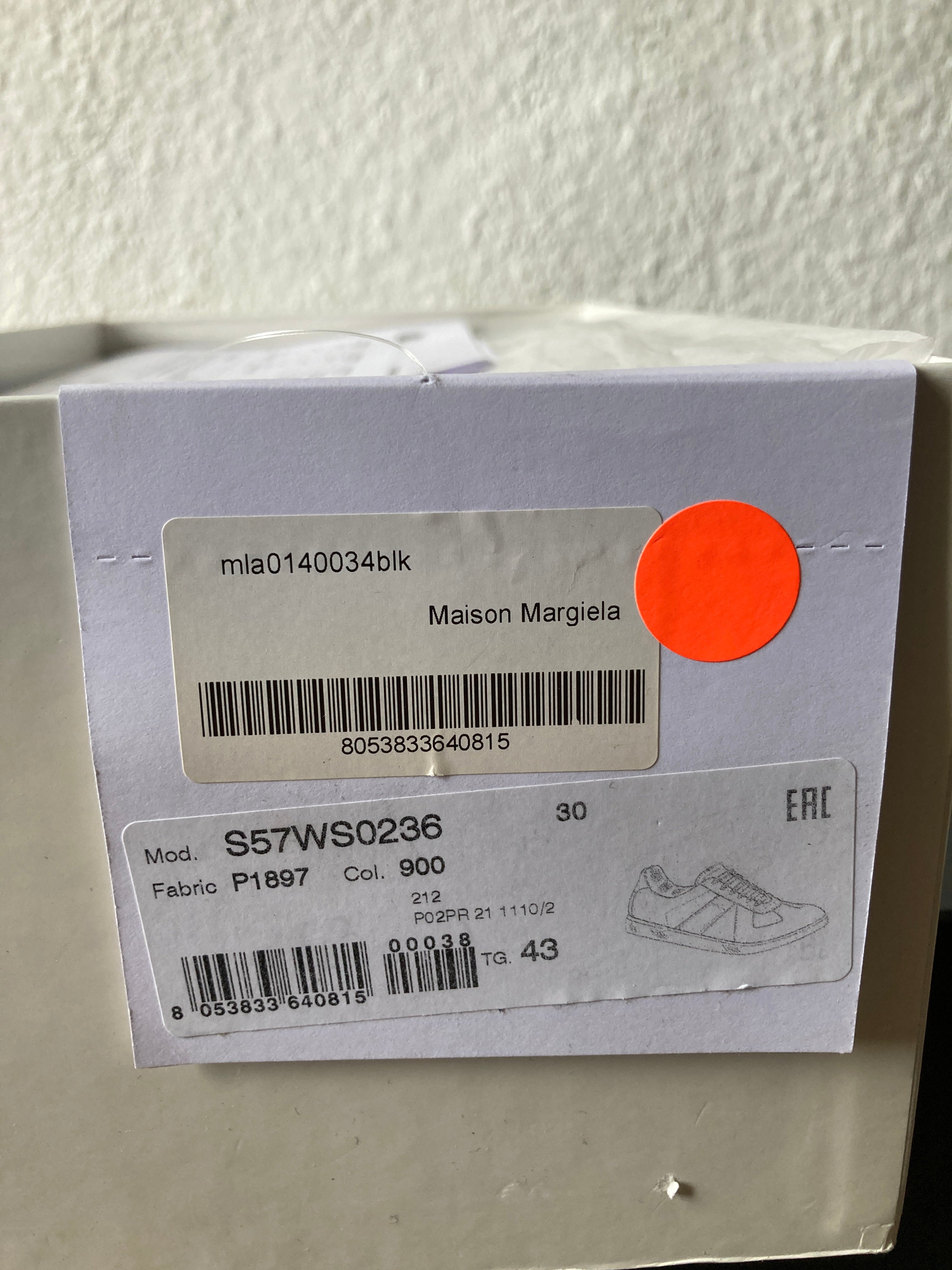 One-of-One Maison Margiela x William Cobbing Clay Splatter Replica in Black and Size IT43