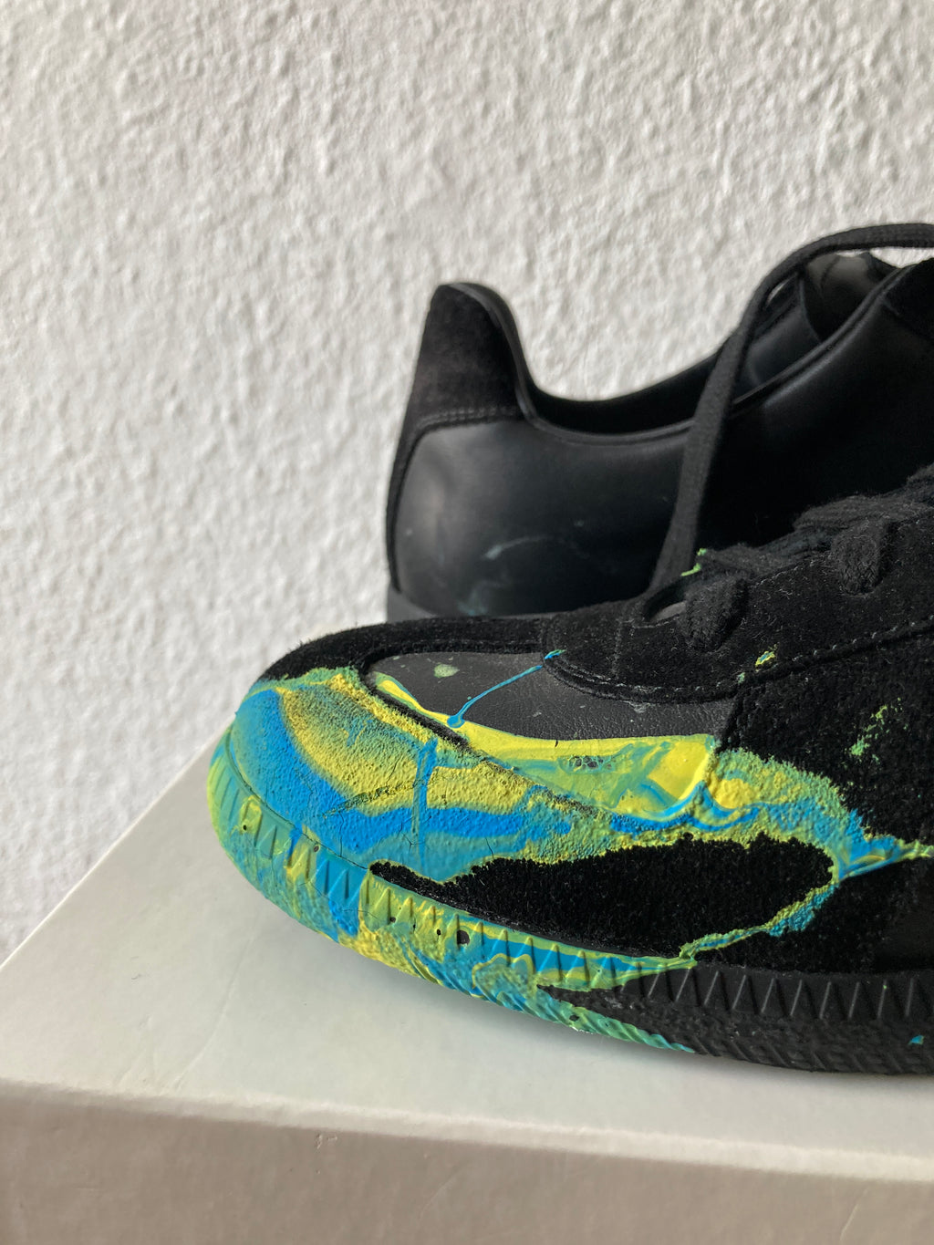 One-of-One Maison Margiela x William Cobbing Clay Splatter Replica in Black and Size IT43