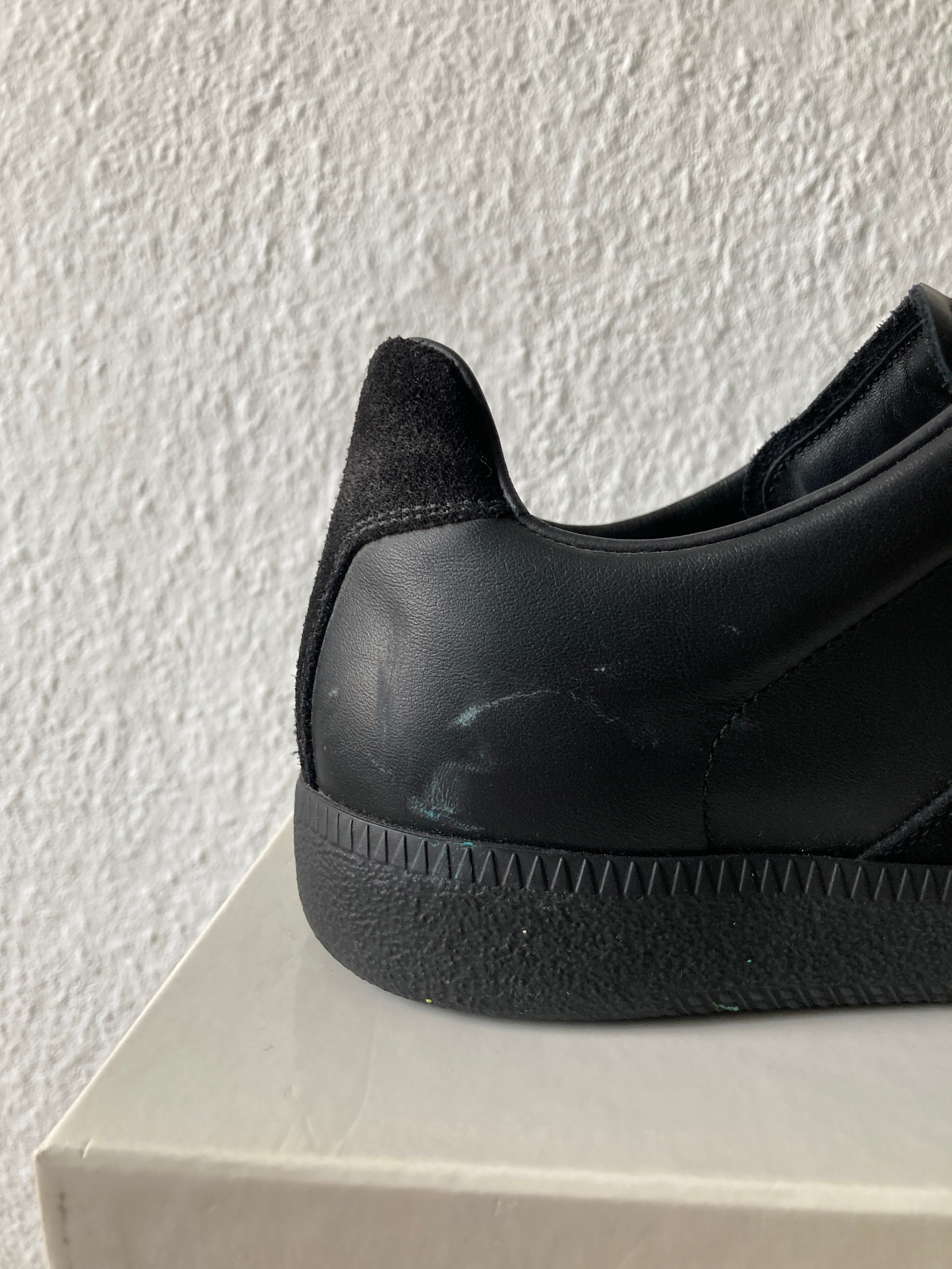 One-of-One Maison Margiela x William Cobbing Clay Splatter Replica in Black and Size IT43