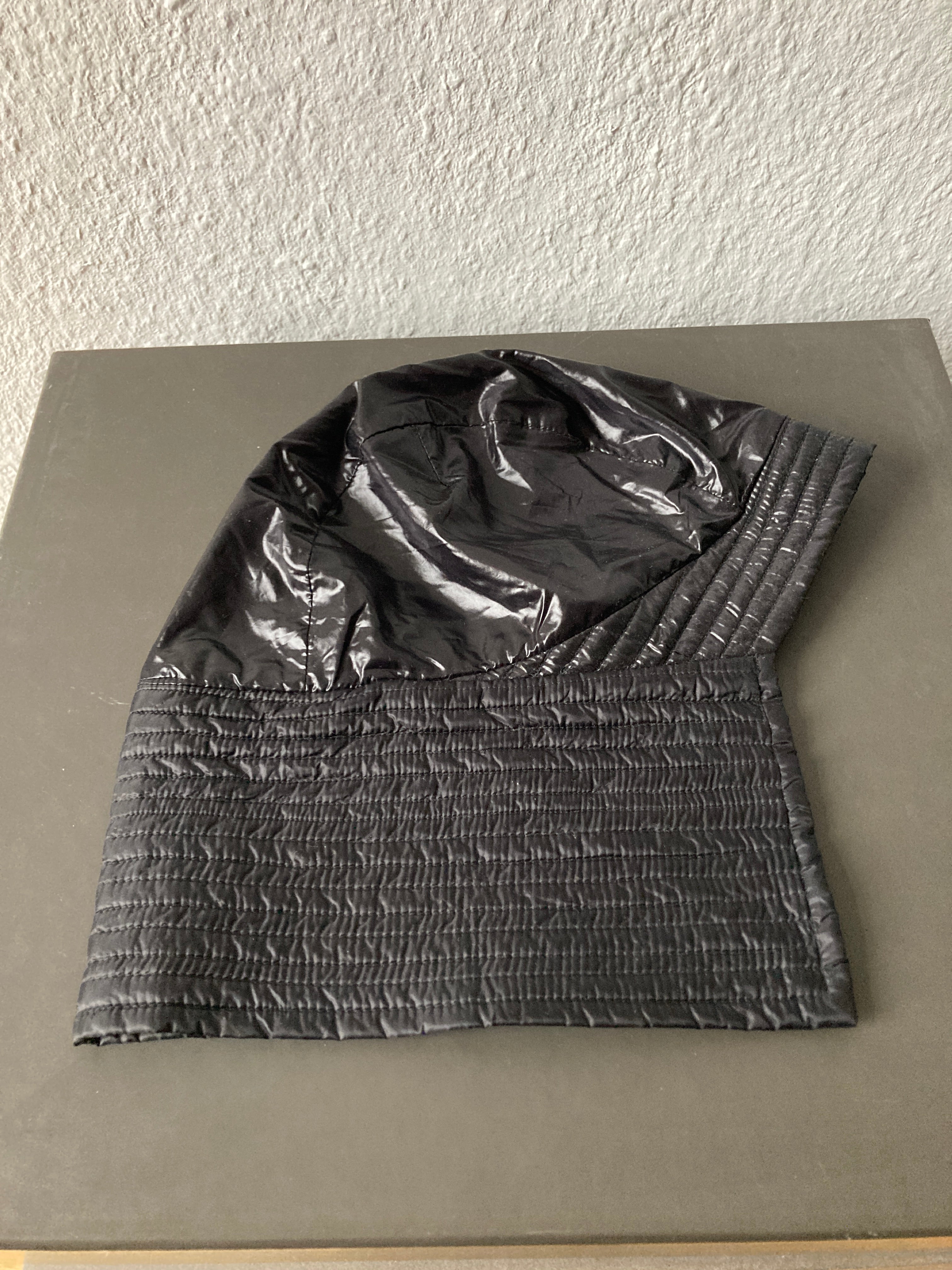 2009年秋冬「CRUST」ランウェイ サムライハット リック・オウエンス