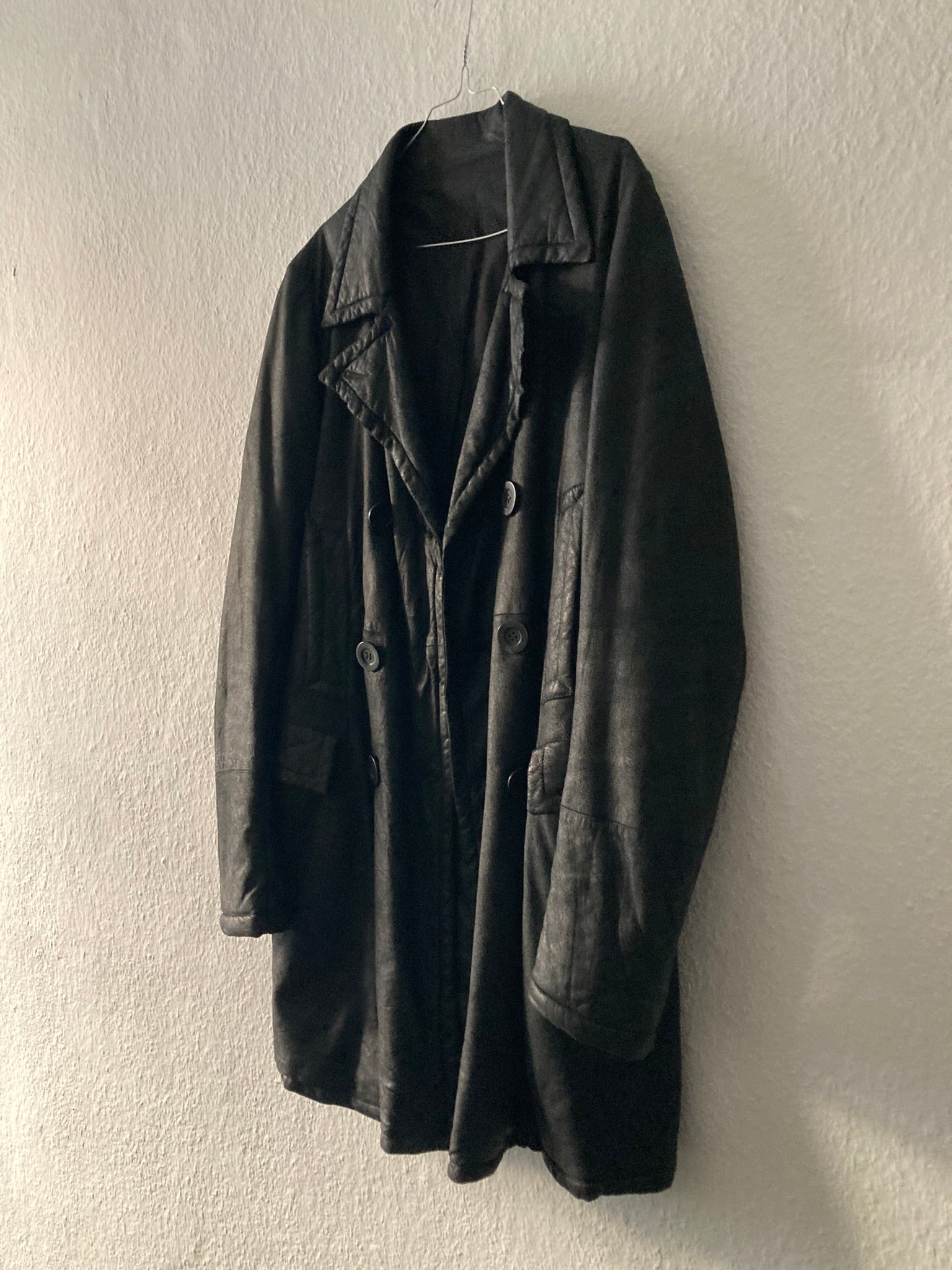 F/W 06 „DUSTULATOR“ Blistered Goat Leather Runway Trench Coat in Black Size L