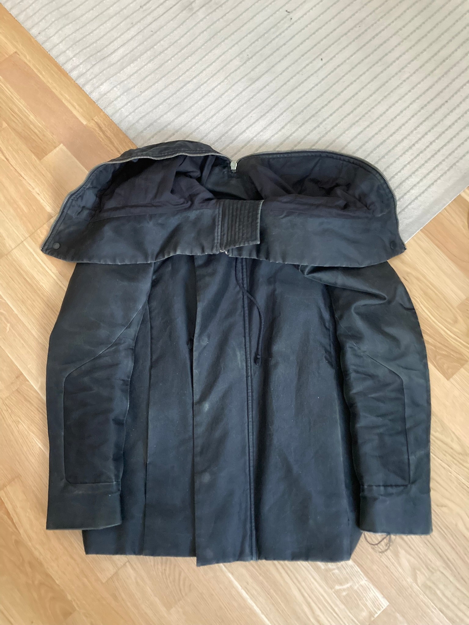 F/W 09 "CRUST" Runway Silk Exploder Jacket in Black and Size M