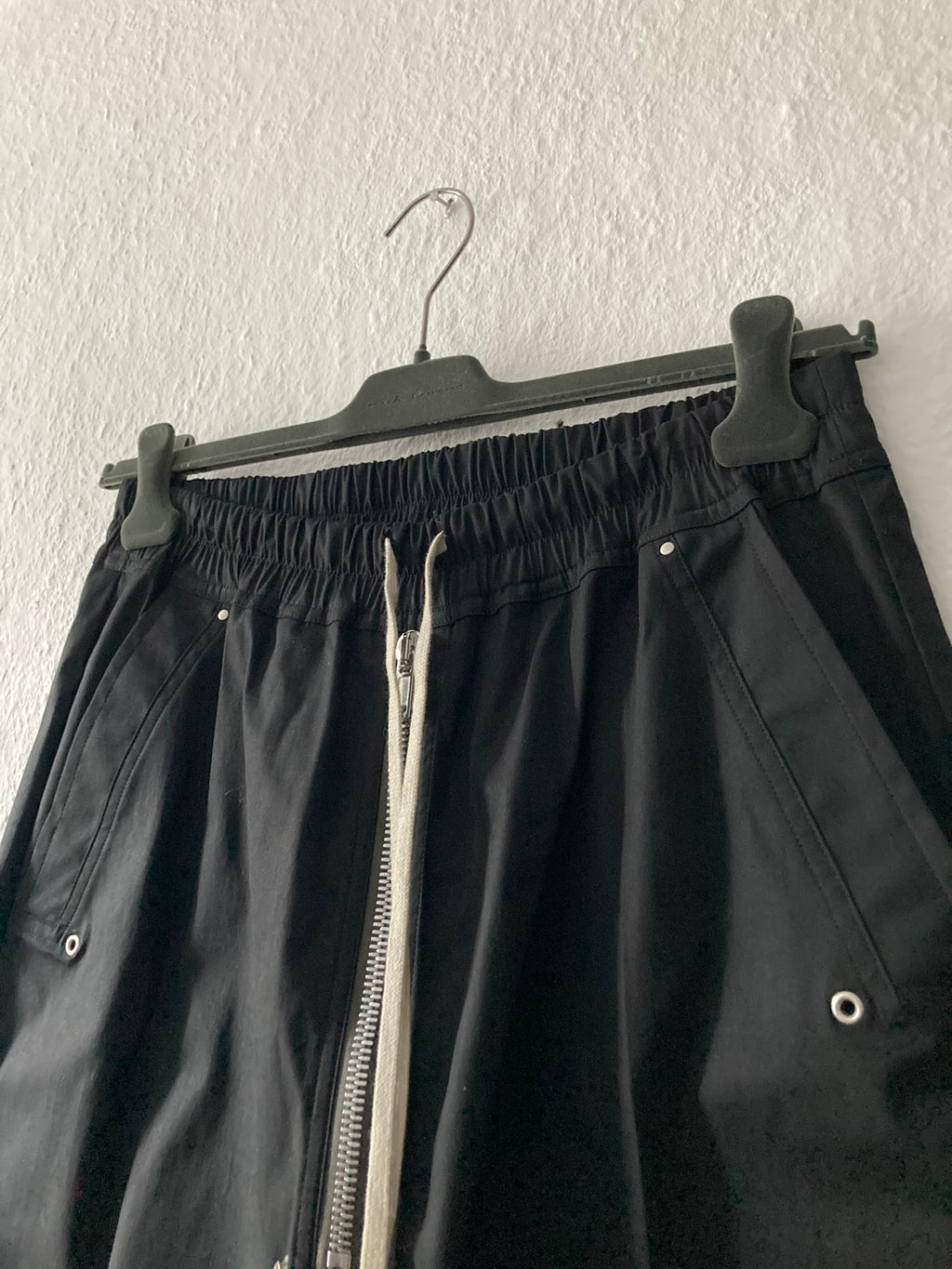 F/W 22 „STROBE“ Geth Bela Pants in Black