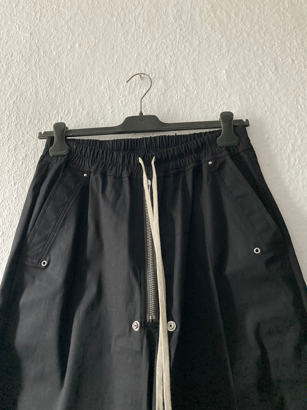 F/W 22 „STROBE“ Geth Bela Pants in Black