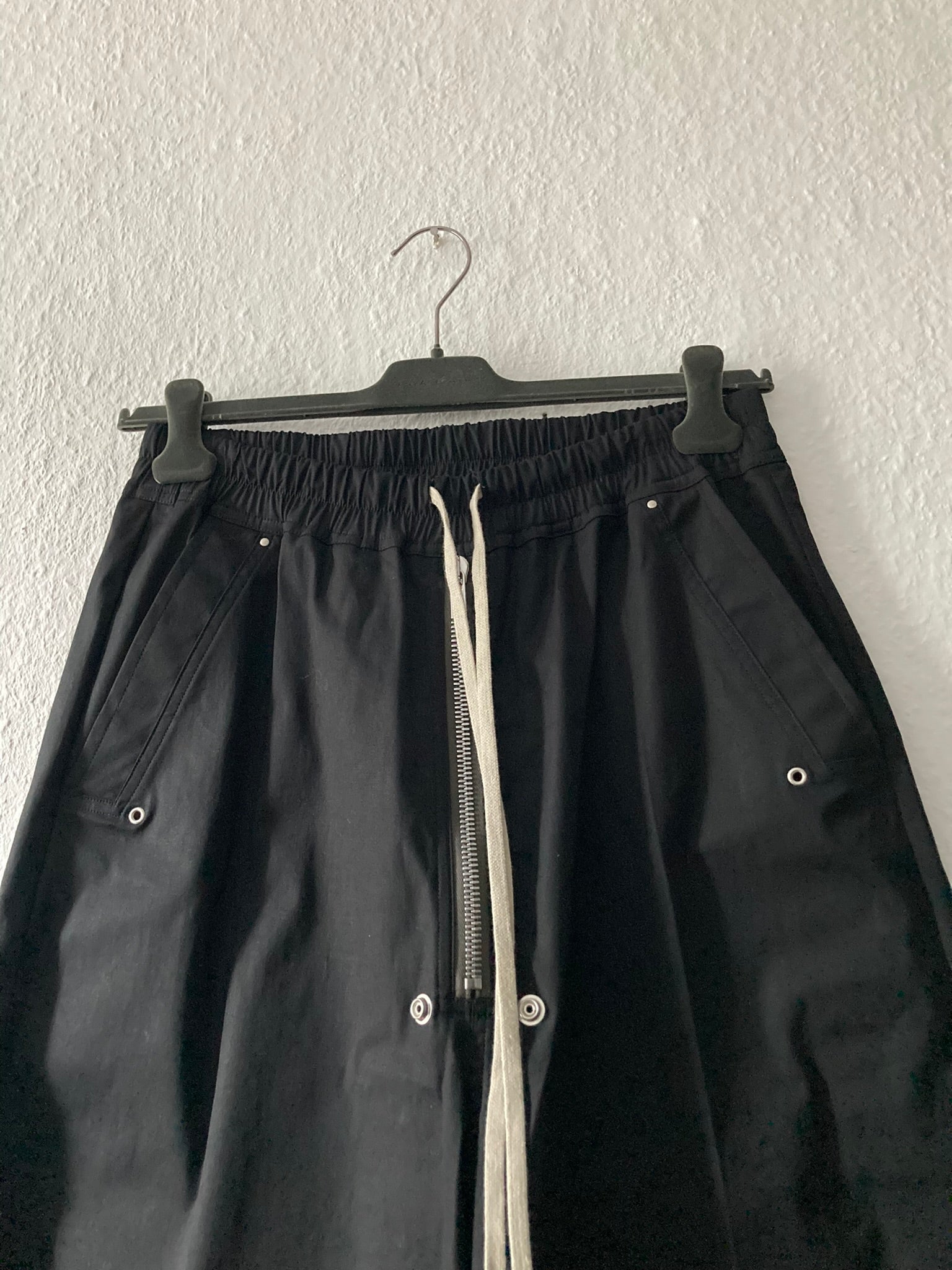 F/W 22 „STROBE“ Geth Bela Pants in Black