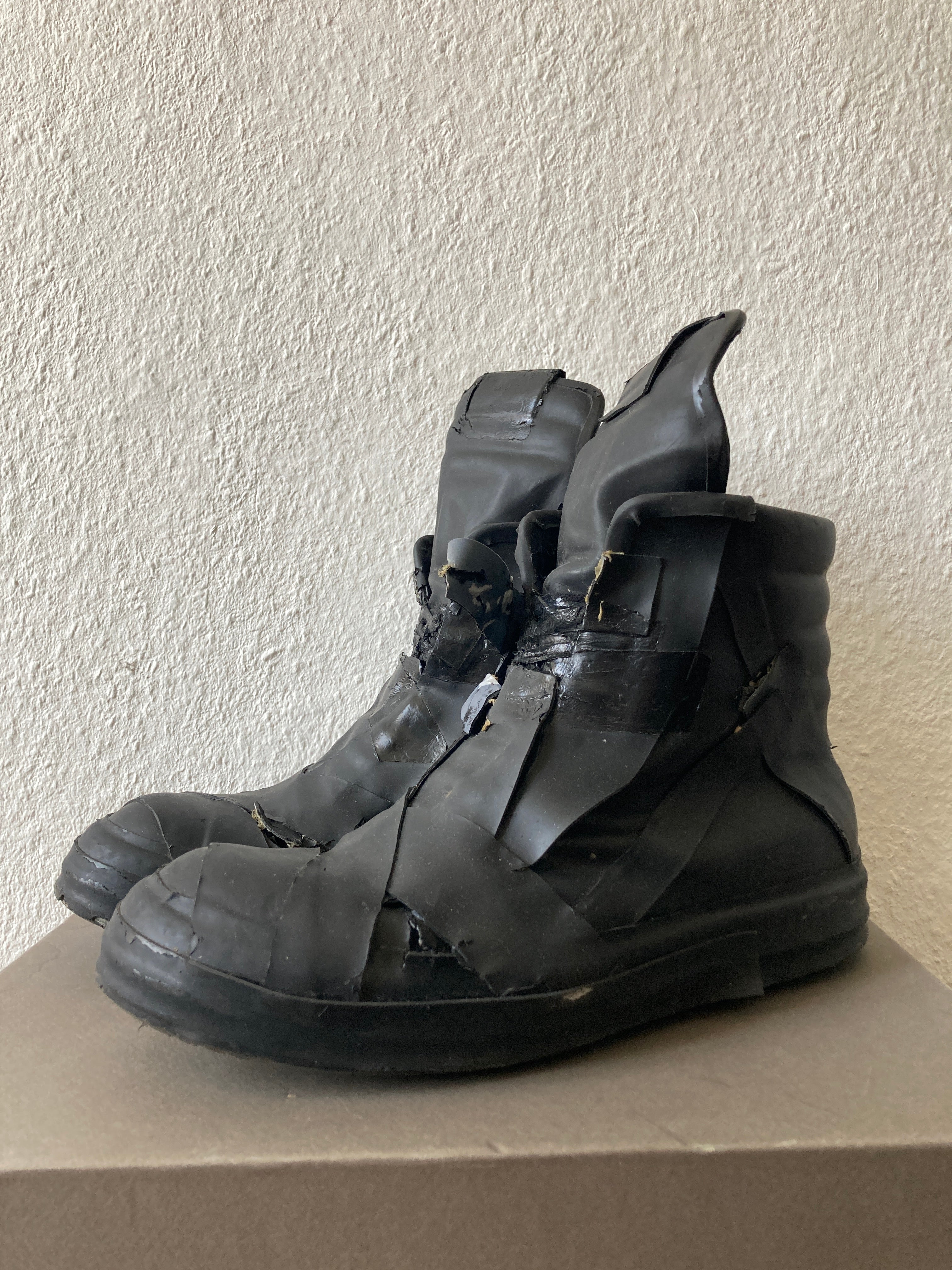 F/W 20 „PERFORMA“ Rubber Tape Mummy Geobaskets IT 44/US 11