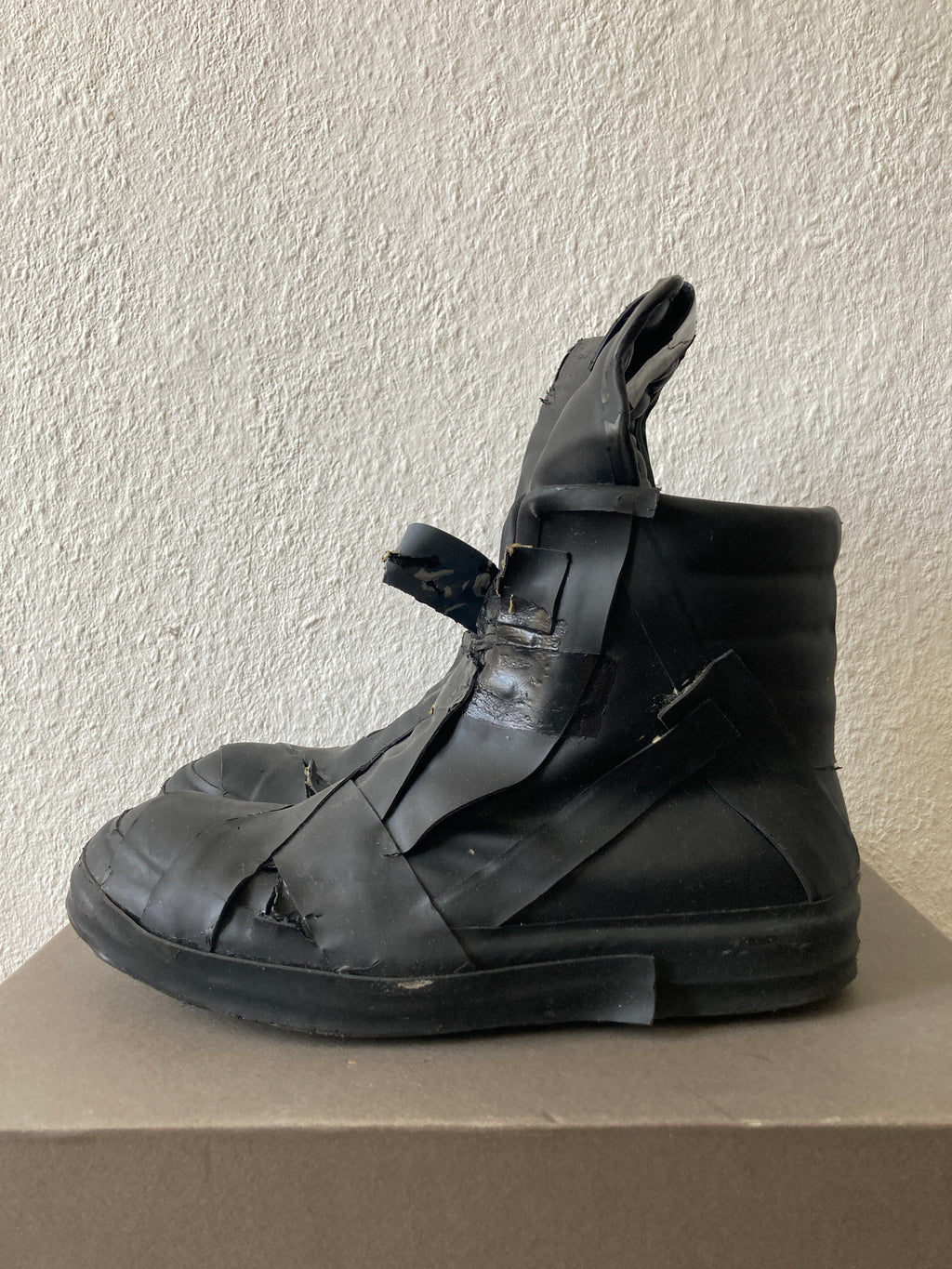 F/W 20 „PERFORMA“ Rubber Tape Mummy Geobaskets IT 44/US 11