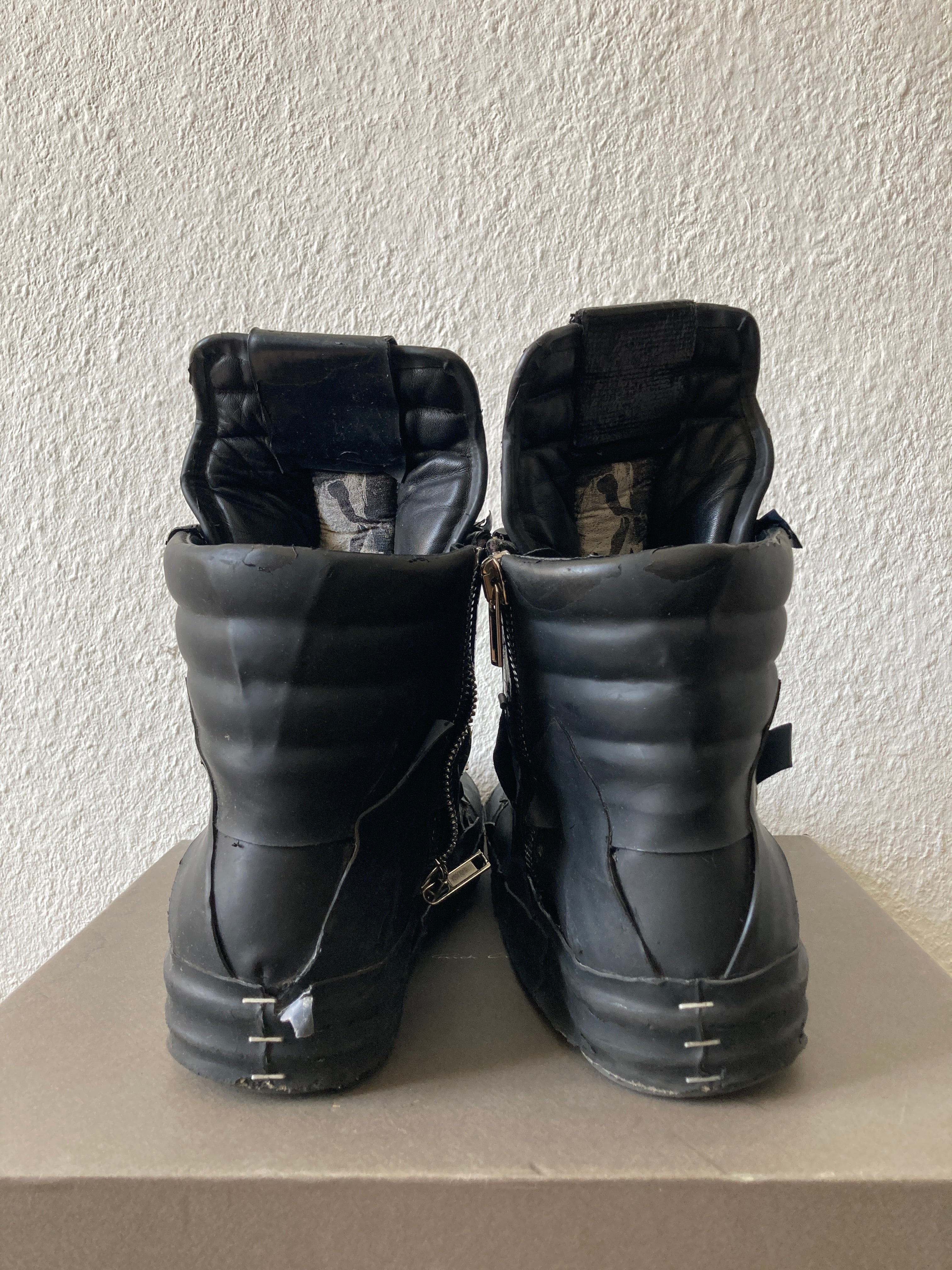 F/W 20 „PERFORMA“ Rubber Tape Mummy Geobaskets IT 44/US 11