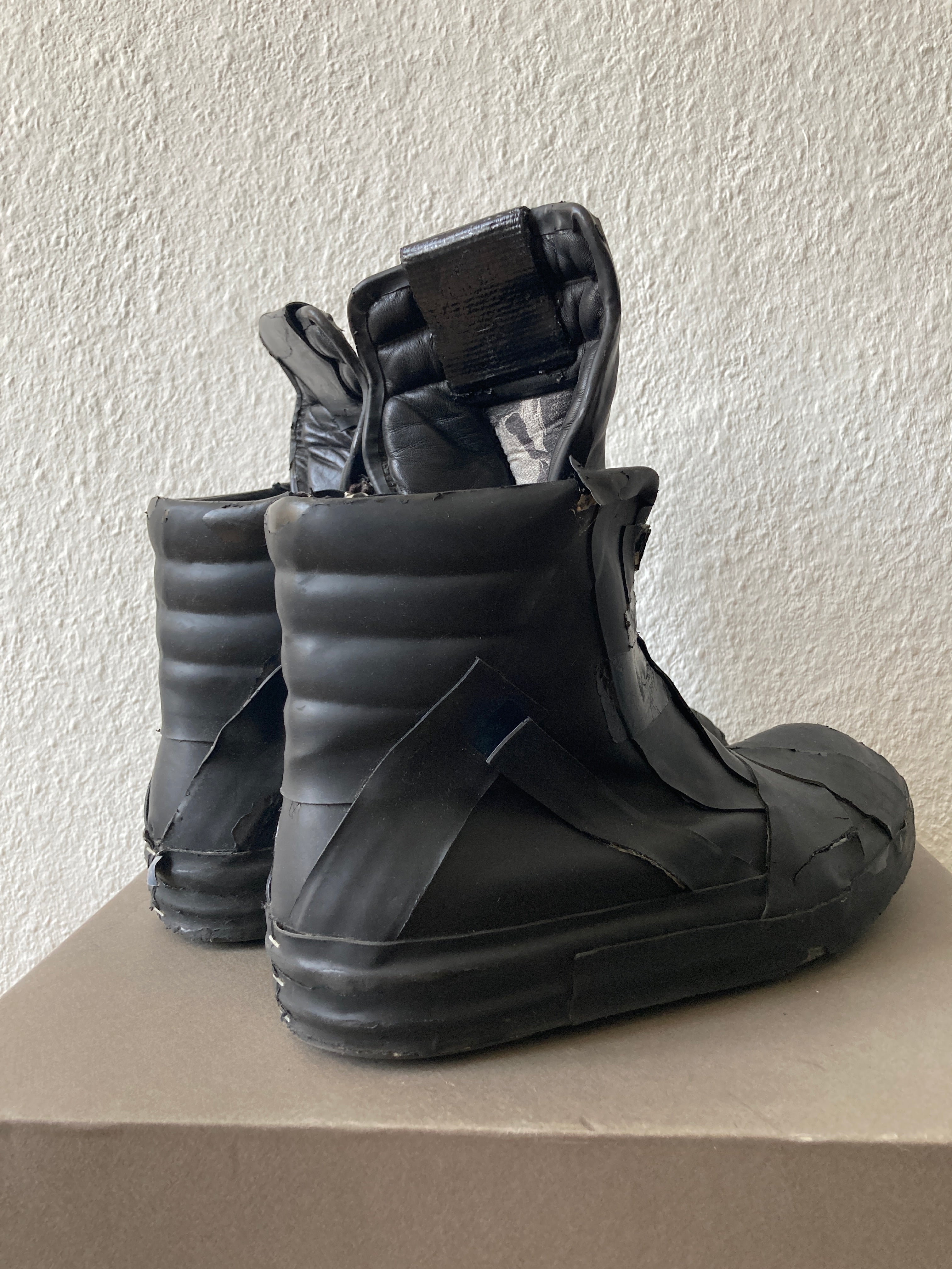 F/W 20 „PERFORMA“ Rubber Tape Mummy Geobaskets IT 44/US 11