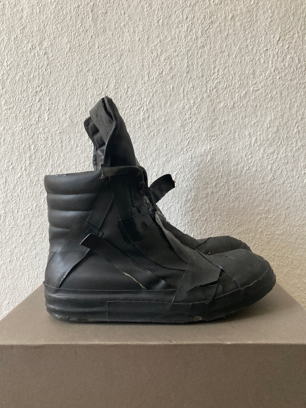F/W 20 „PERFORMA“ Rubber Tape Mummy Geobaskets IT 44/US 11