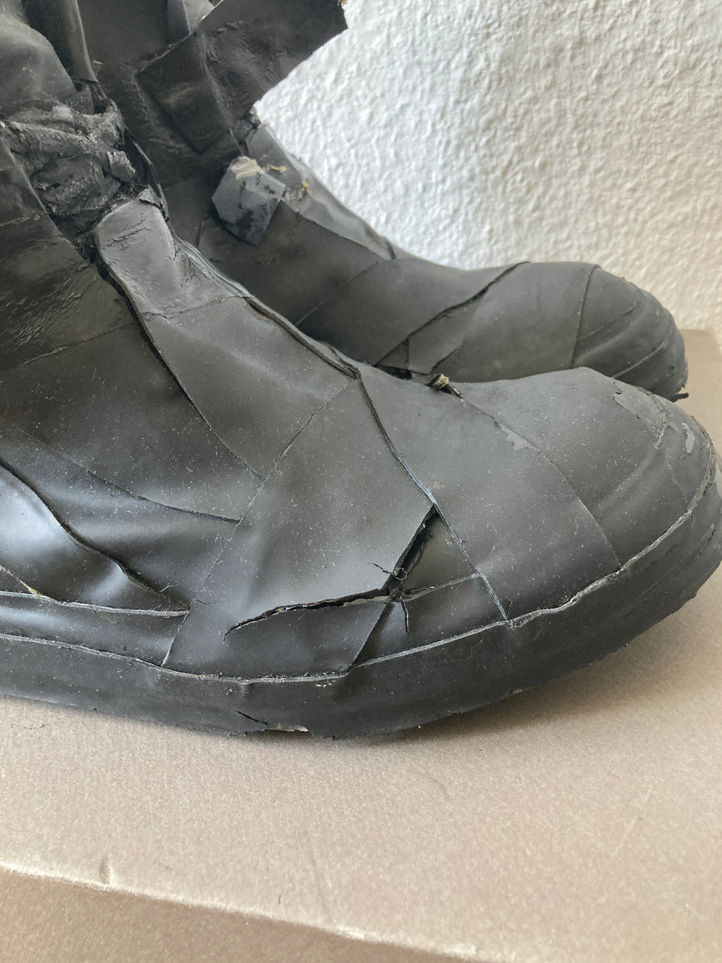 F/W 20 „PERFORMA“ Rubber Tape Mummy Geobaskets IT 44/US 11