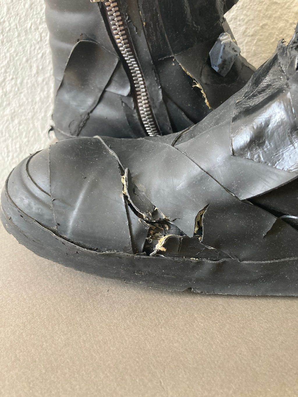 F/W 20 „PERFORMA“ Rubber Tape Mummy Geobaskets IT 44/US 11