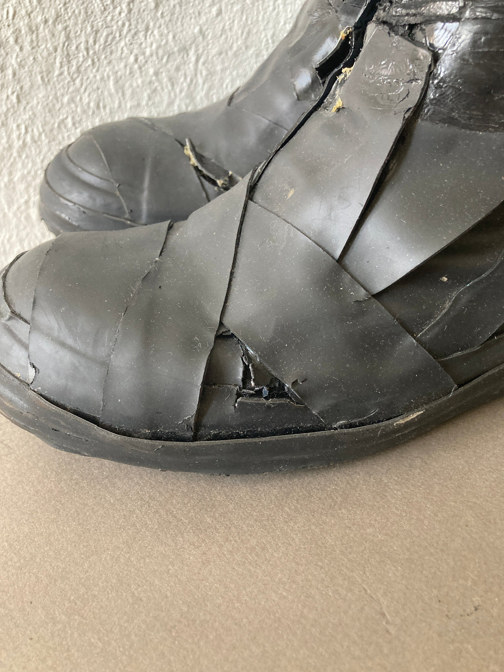 F/W 20 „PERFORMA“ Rubber Tape Mummy Geobaskets IT 44/US 11