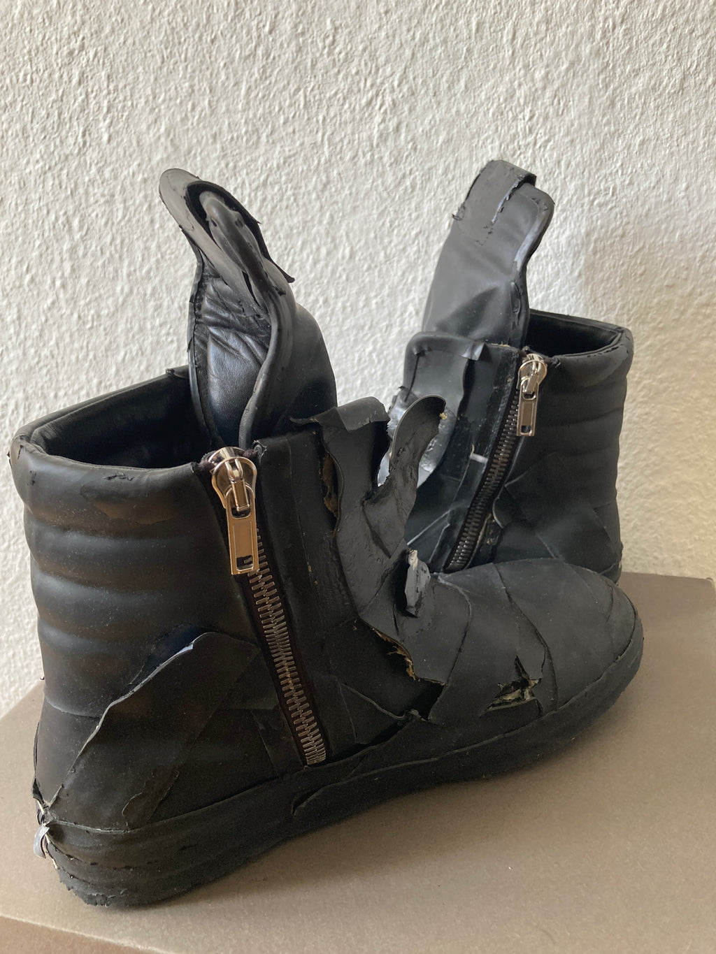 F/W 20 „PERFORMA“ Rubber Tape Mummy Geobaskets IT 44/US 11