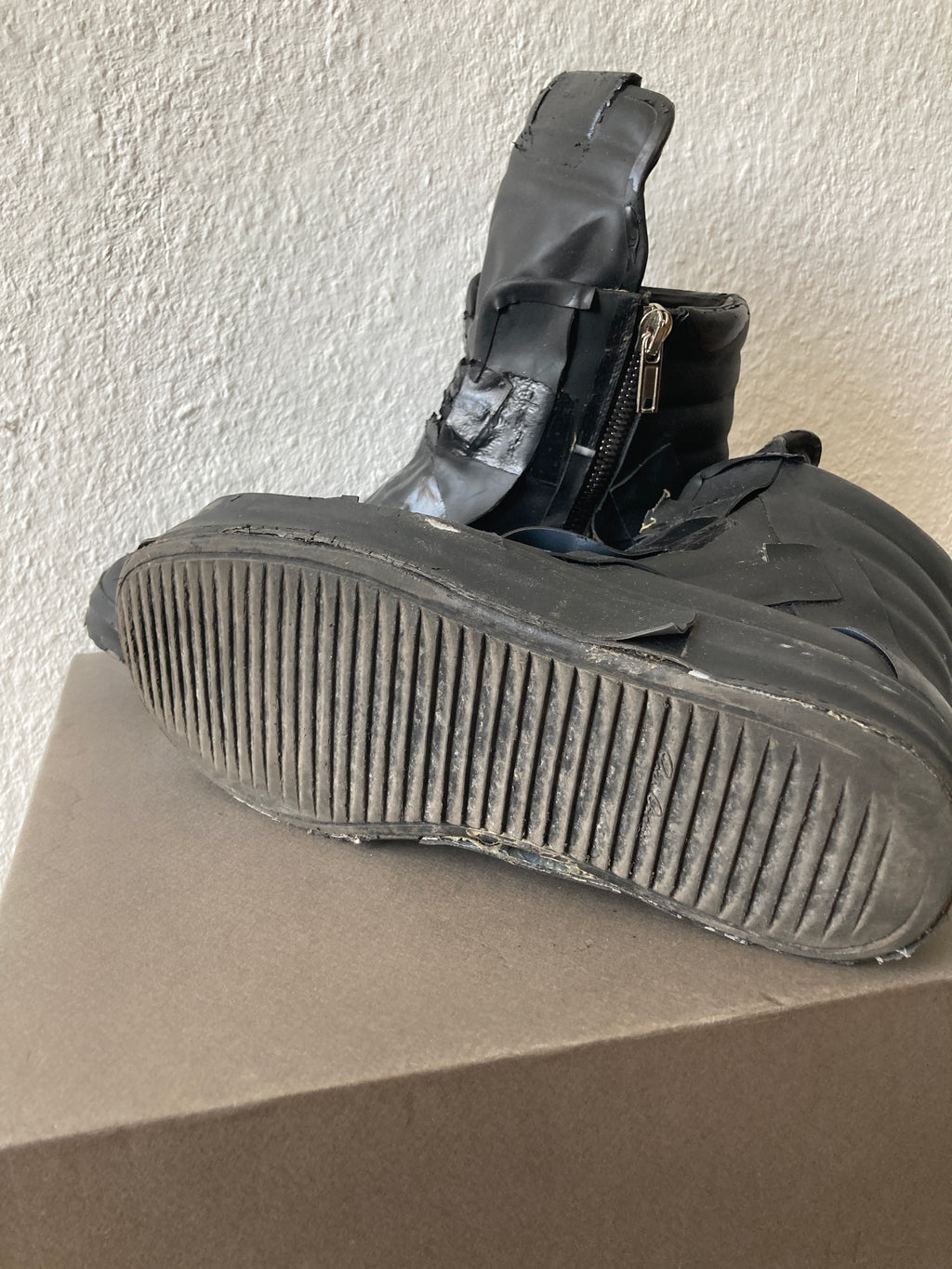 F/W 20 „PERFORMA“ Rubber Tape Mummy Geobaskets IT 44/US 11