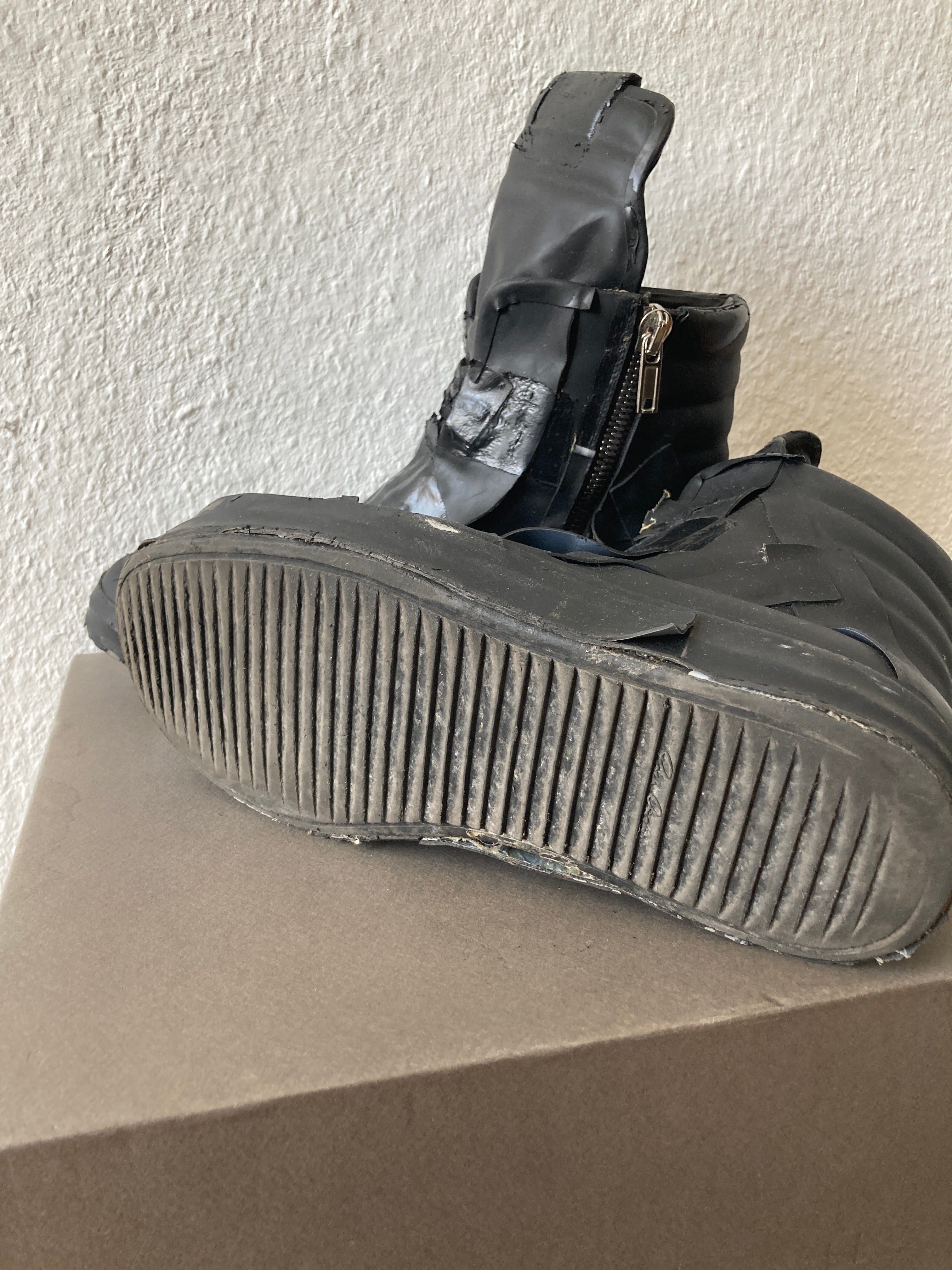 F/W 20 „PERFORMA“ Rubber Tape Mummy Geobaskets IT 44/US 11