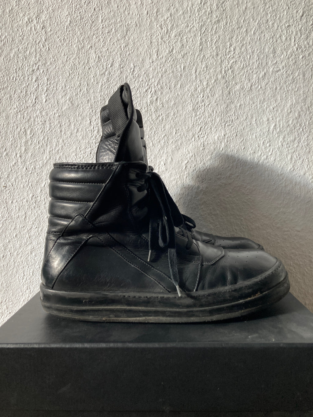 F/W 16 "MASTODON" Triple Black Geobaskets IT45/US12