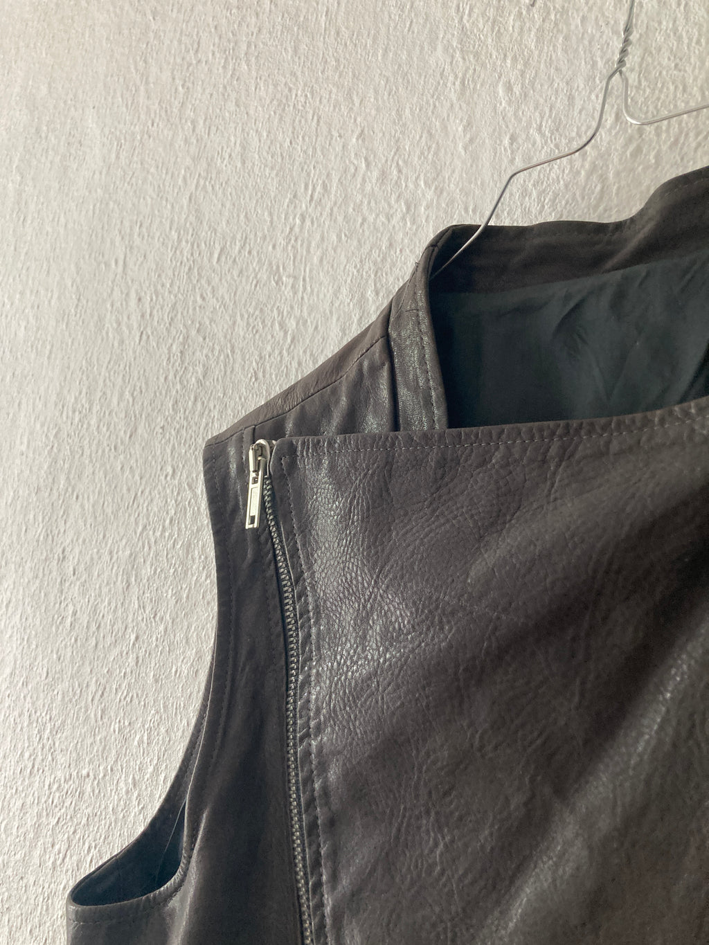 S/S 09 "STRUTTER" Dark Shadow Calf Leather Vest Rick Owens M