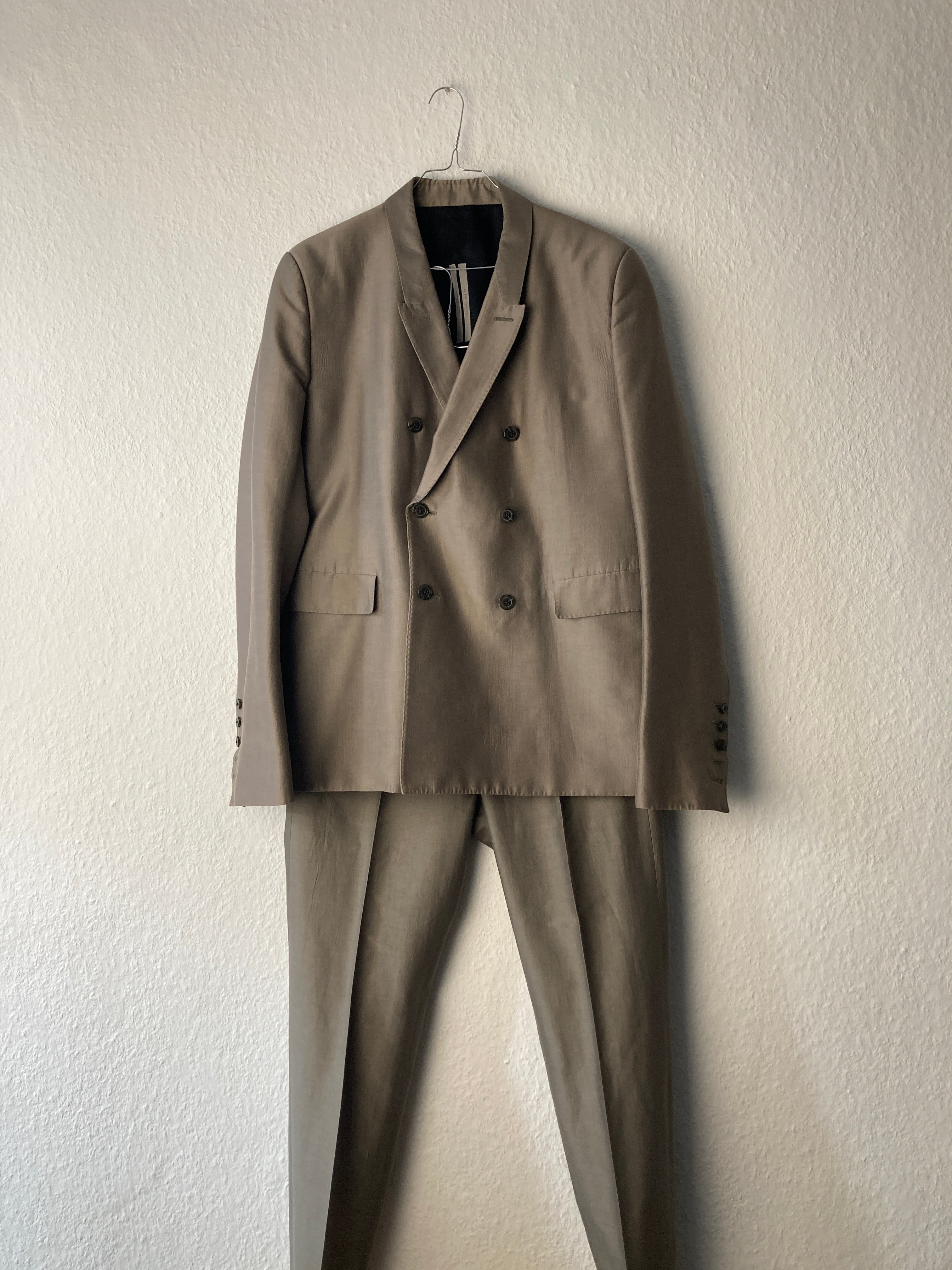 S/S 20 „TECUATL“ Double-Breasted Silk & Cotton Suit in Dust and Size IT54/L