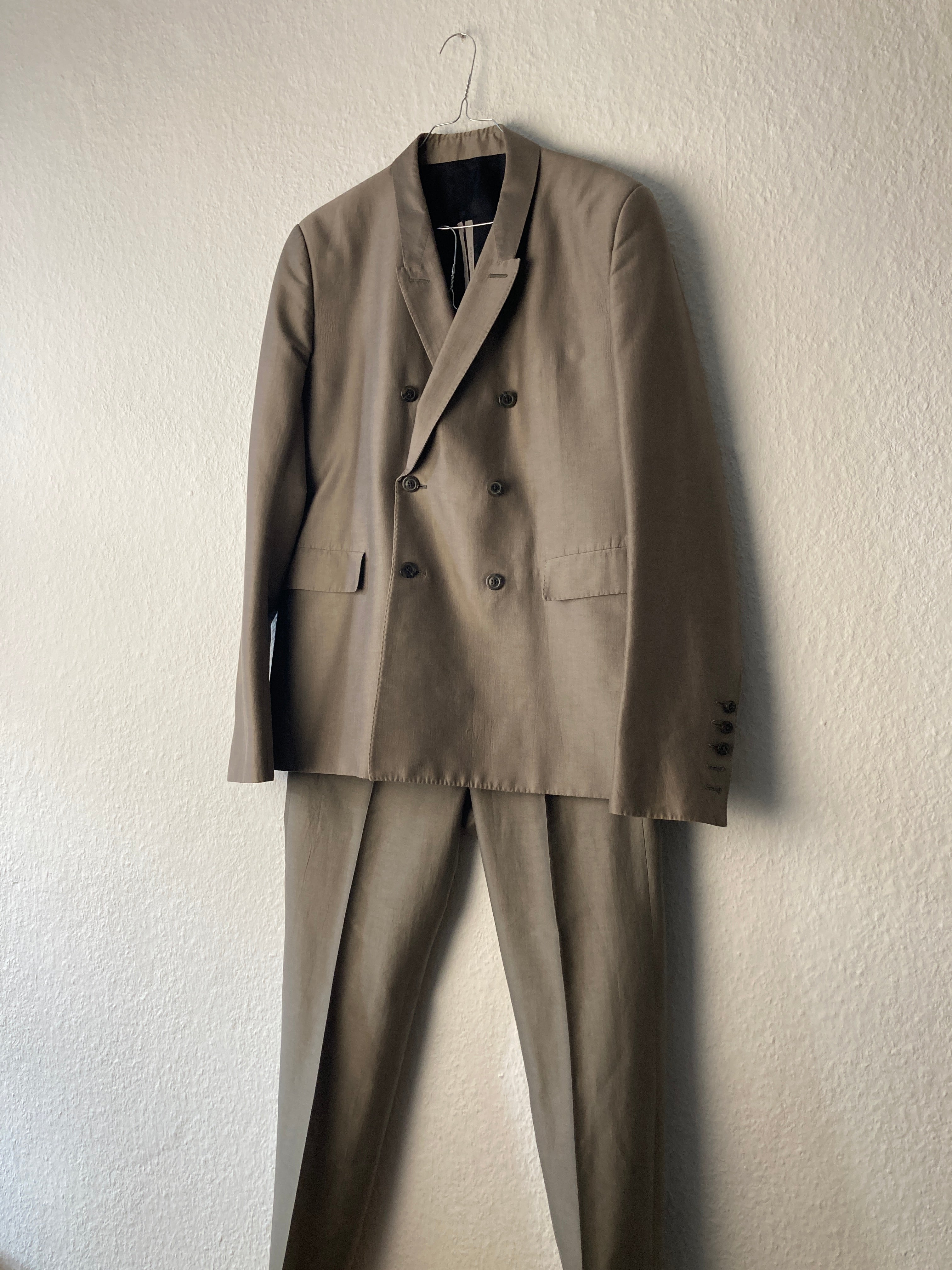 S/S 20 „TECUATL“ Double-Breasted Silk & Cotton Suit in Dust and Size IT54/L