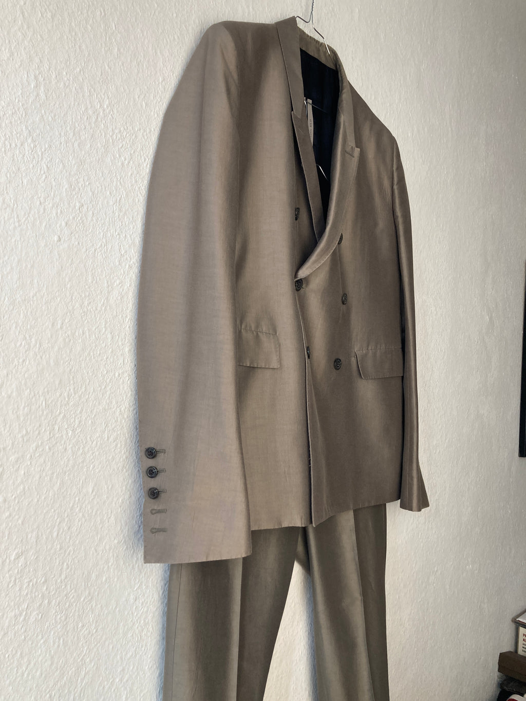 S/S 20 „TECUATL“ Double-Breasted Silk & Cotton Suit in Dust and Size IT54/L