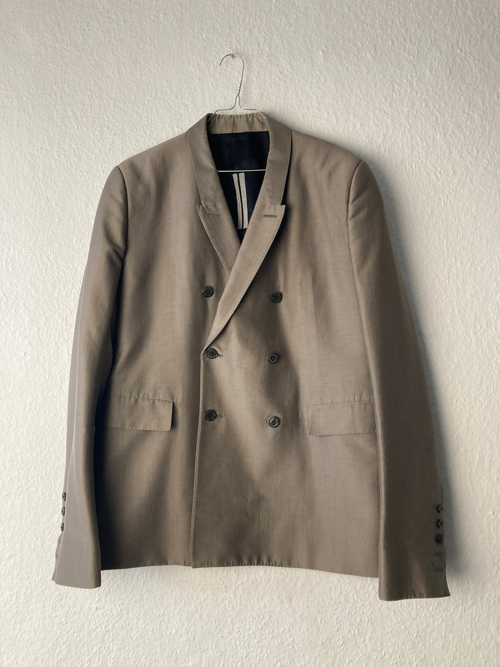 S/S 20 „TECUATL“ Double-Breasted Silk & Cotton Suit in Dust and Size IT54/L