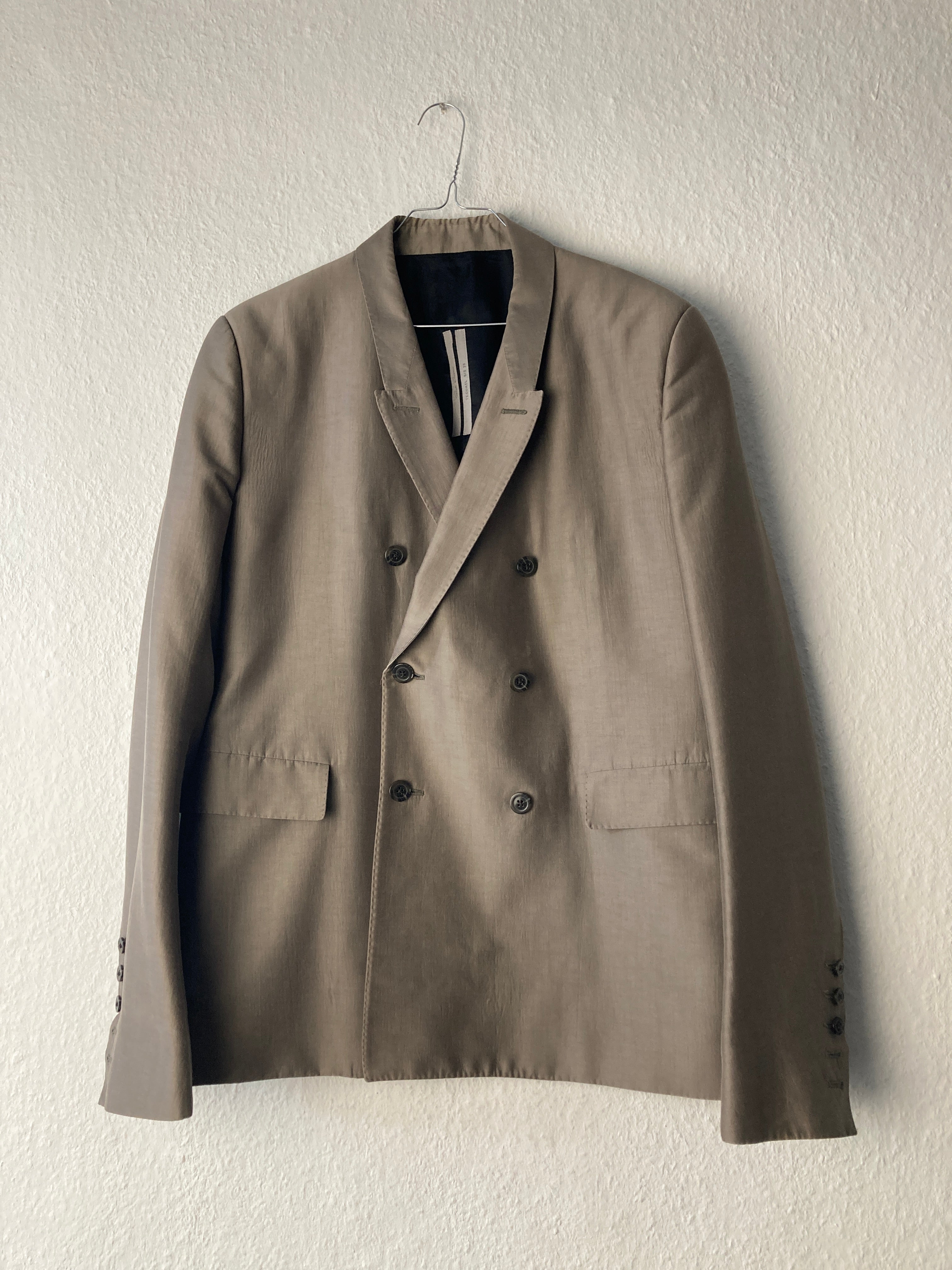 S/S 20 „TECUATL“ Double-Breasted Silk & Cotton Suit in Dust and Size IT54/L