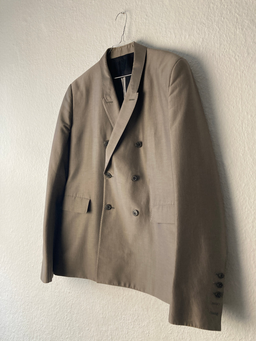 S/S 20 „TECUATL“ Double-Breasted Silk & Cotton Suit in Dust and Size IT54/L