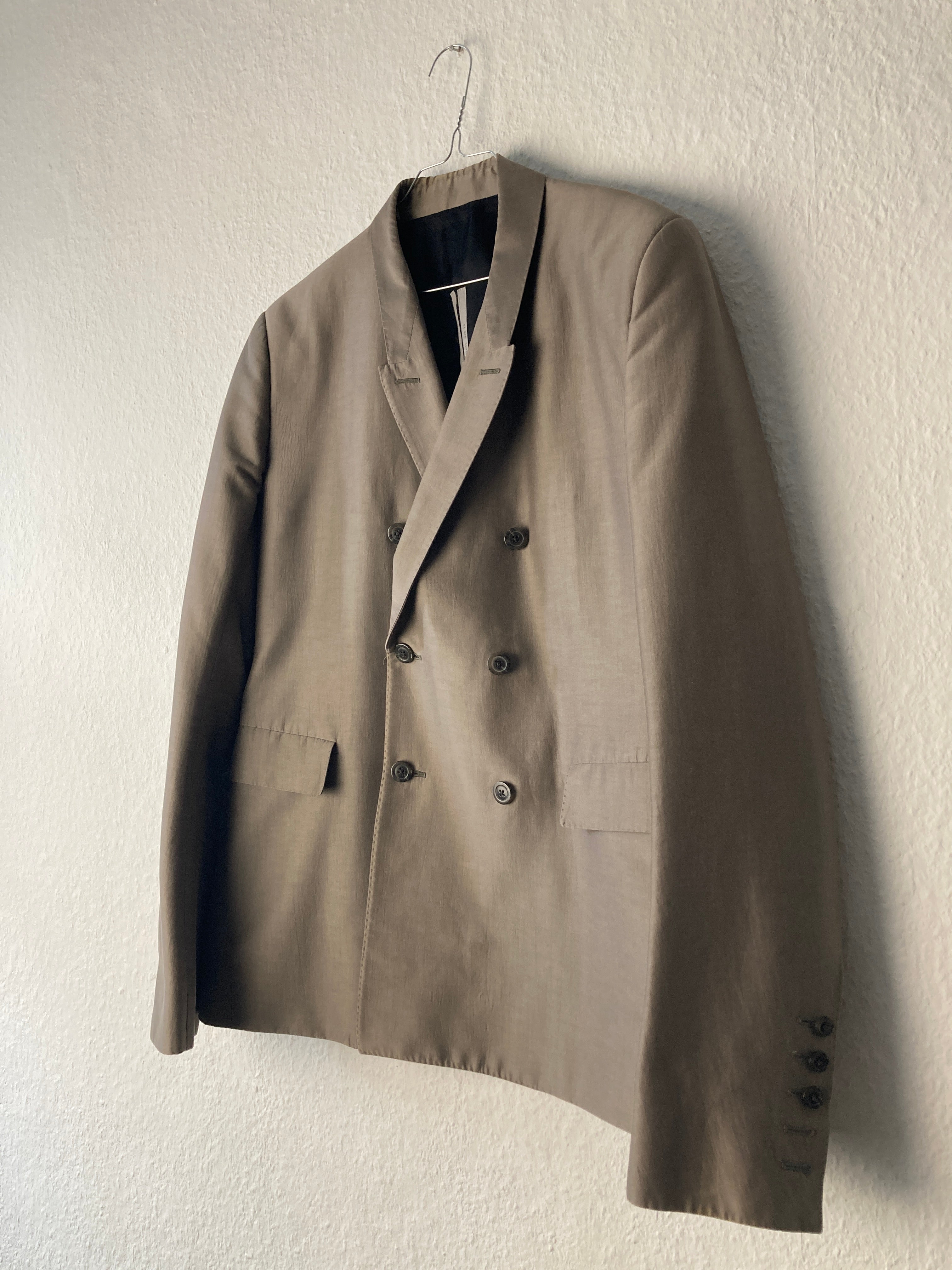 S/S 20 „TECUATL“ Double-Breasted Silk & Cotton Suit in Dust and Size IT54/L