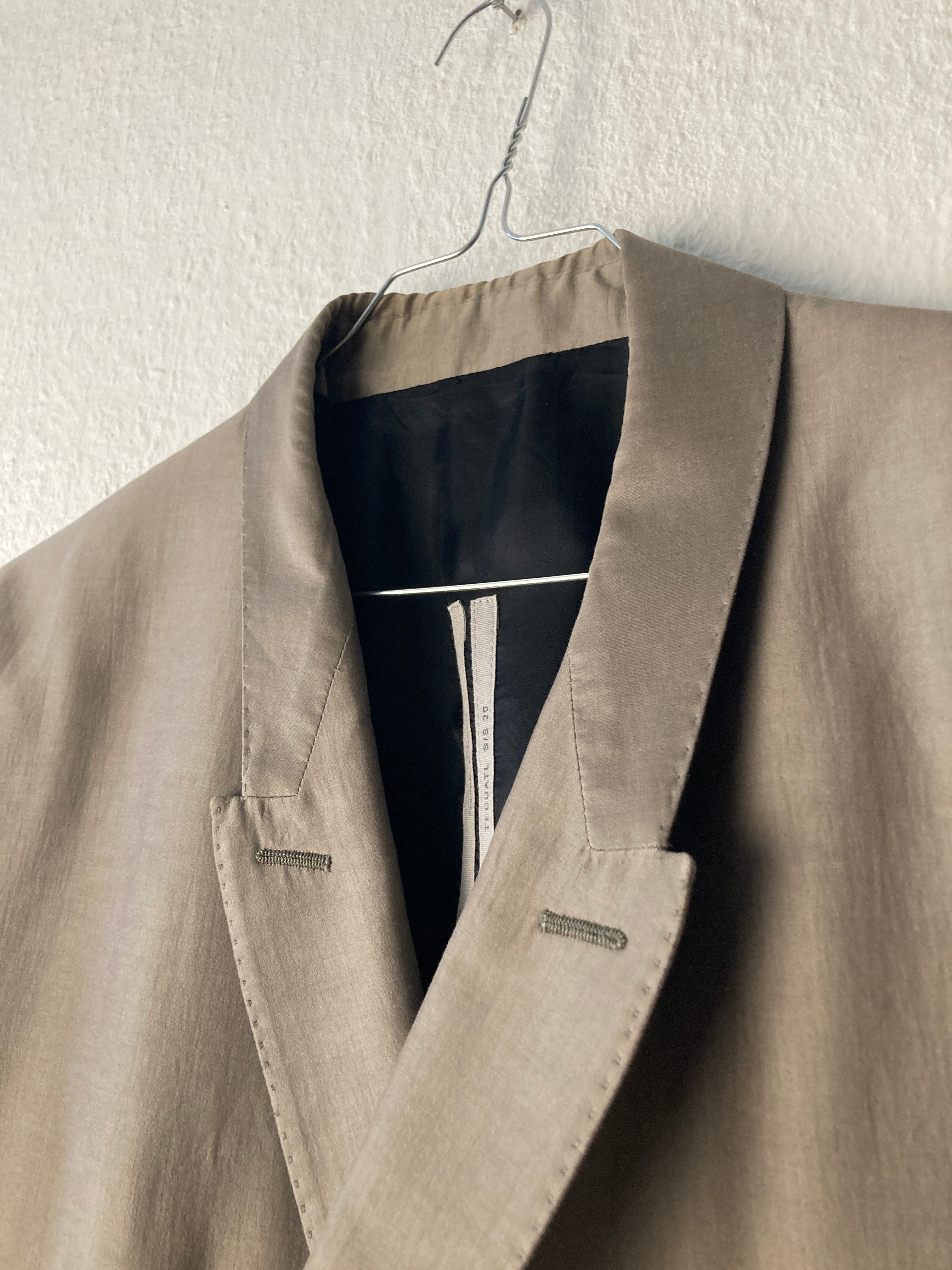 S/S 20 „TECUATL“ Double-Breasted Silk & Cotton Suit in Dust and Size IT54/L