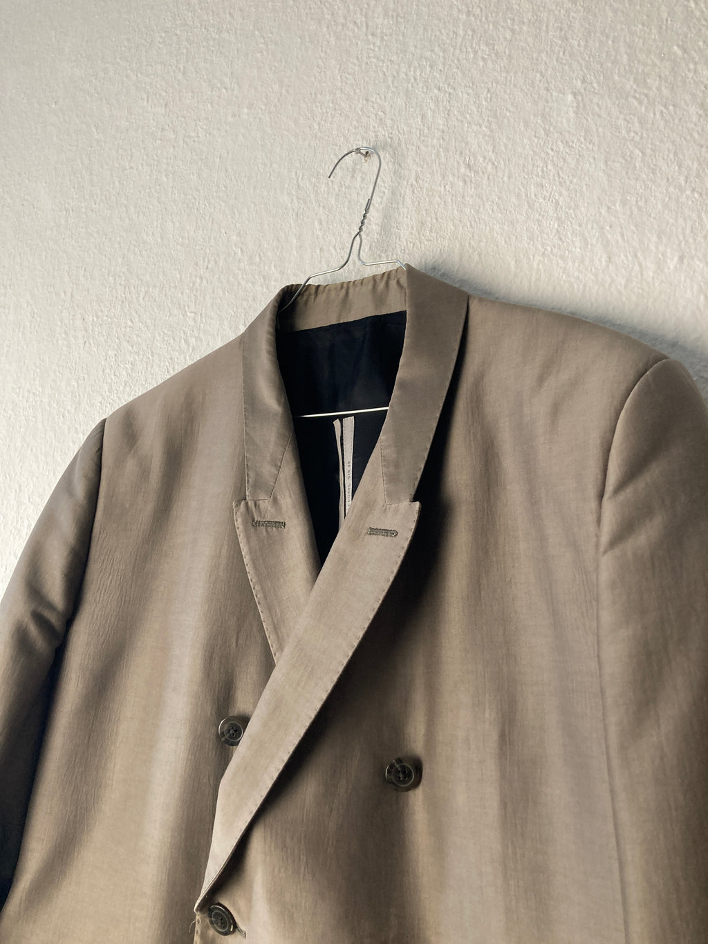 S/S 20 „TECUATL“ Double-Breasted Silk & Cotton Suit in Dust and Size IT54/L