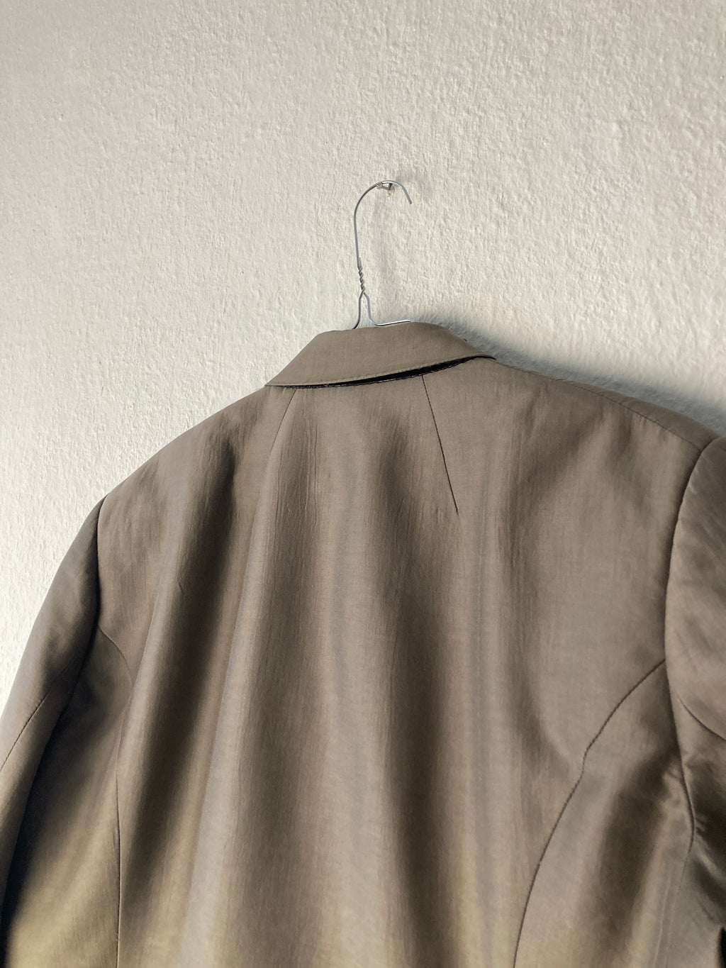 S/S 20 „TECUATL“ Double-Breasted Silk & Cotton Suit in Dust and Size IT54/L