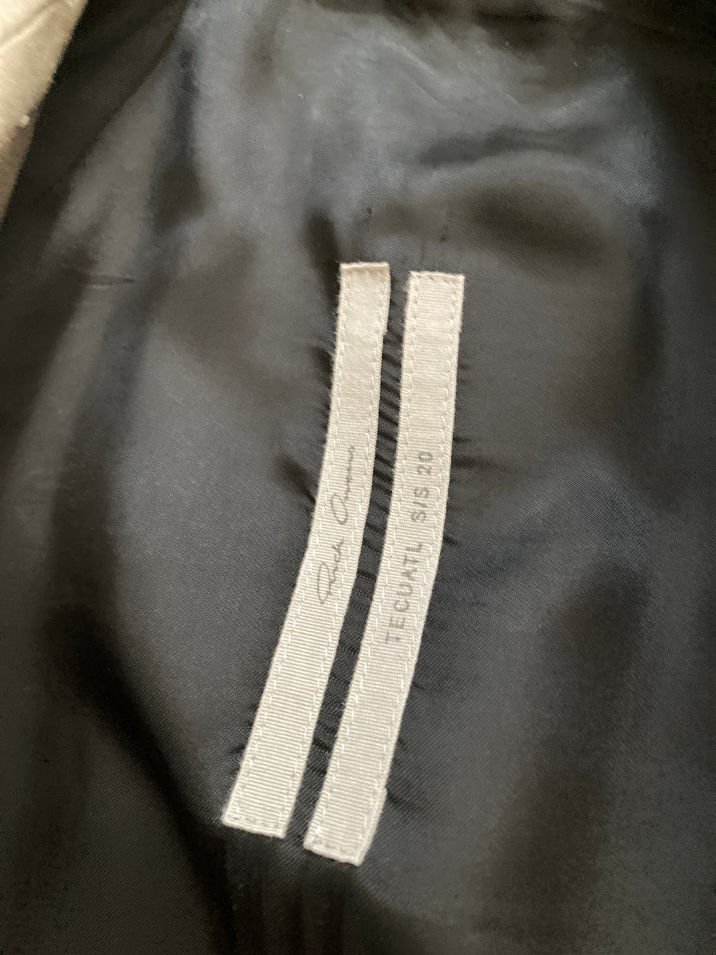 S/S 20 „TECUATL“ Double-Breasted Silk & Cotton Suit in Dust and Size IT54/L